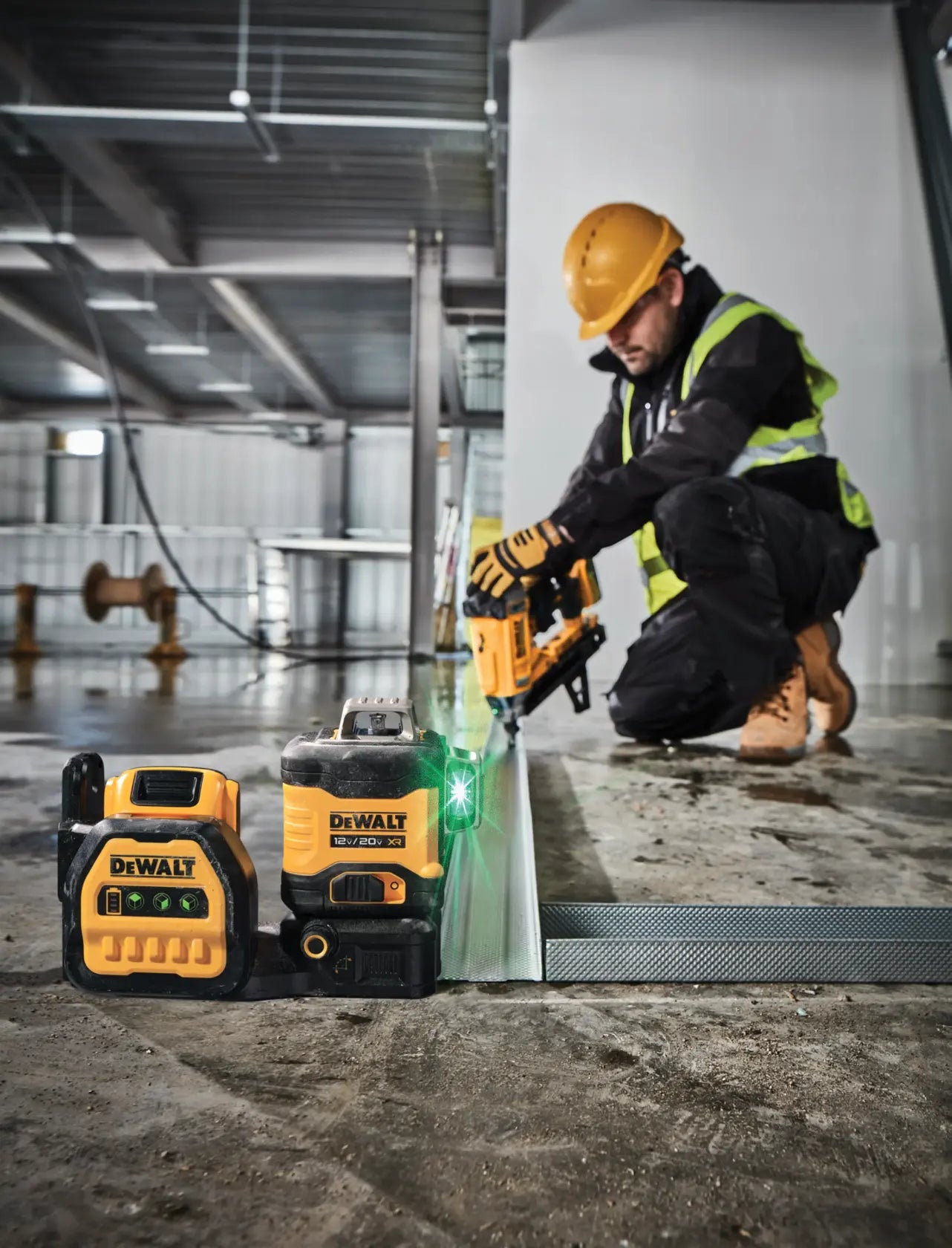 DeWalt DCLE34030GB 20V MAX XR 3 X 360 Green Line Laser (Tool Only) - image 7