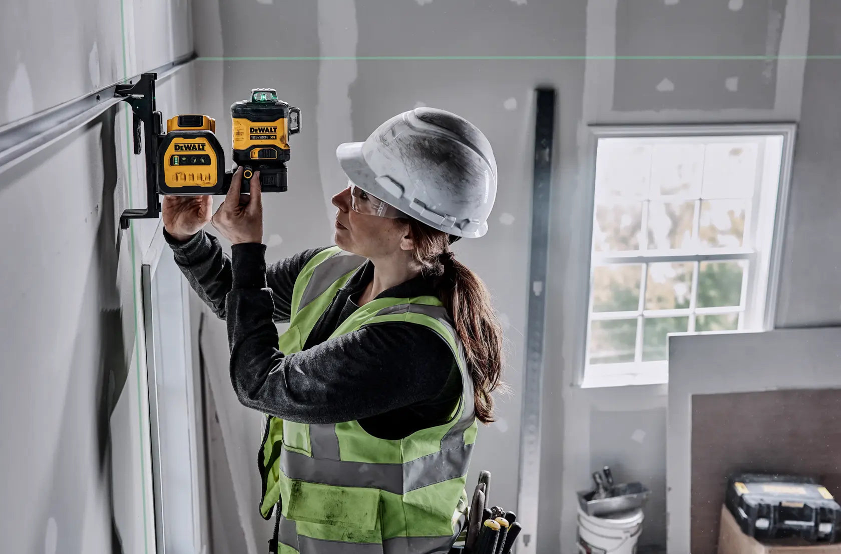 DeWalt DCLE34030G 20V MAX XR 3 x 360 Green Laser - image 4