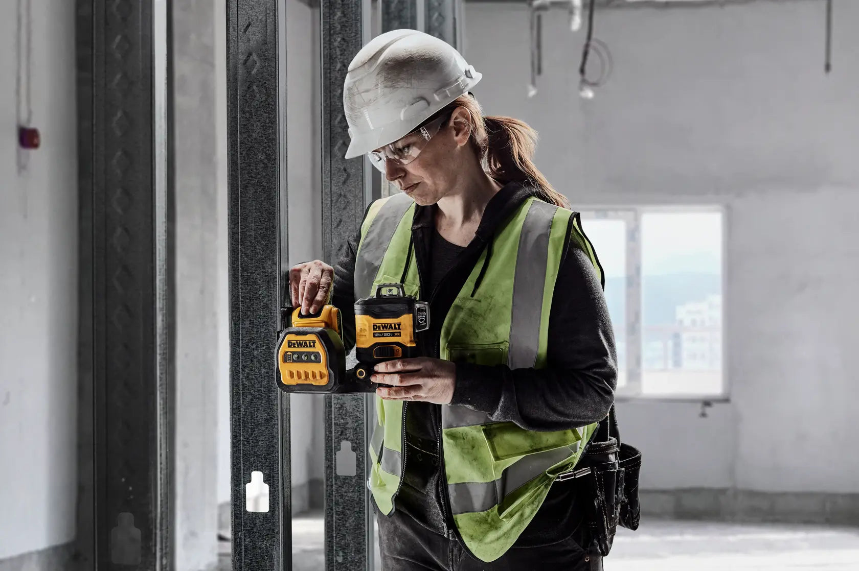 DeWalt DCLE34030G 20V MAX XR 3 x 360 Green Laser - image 5