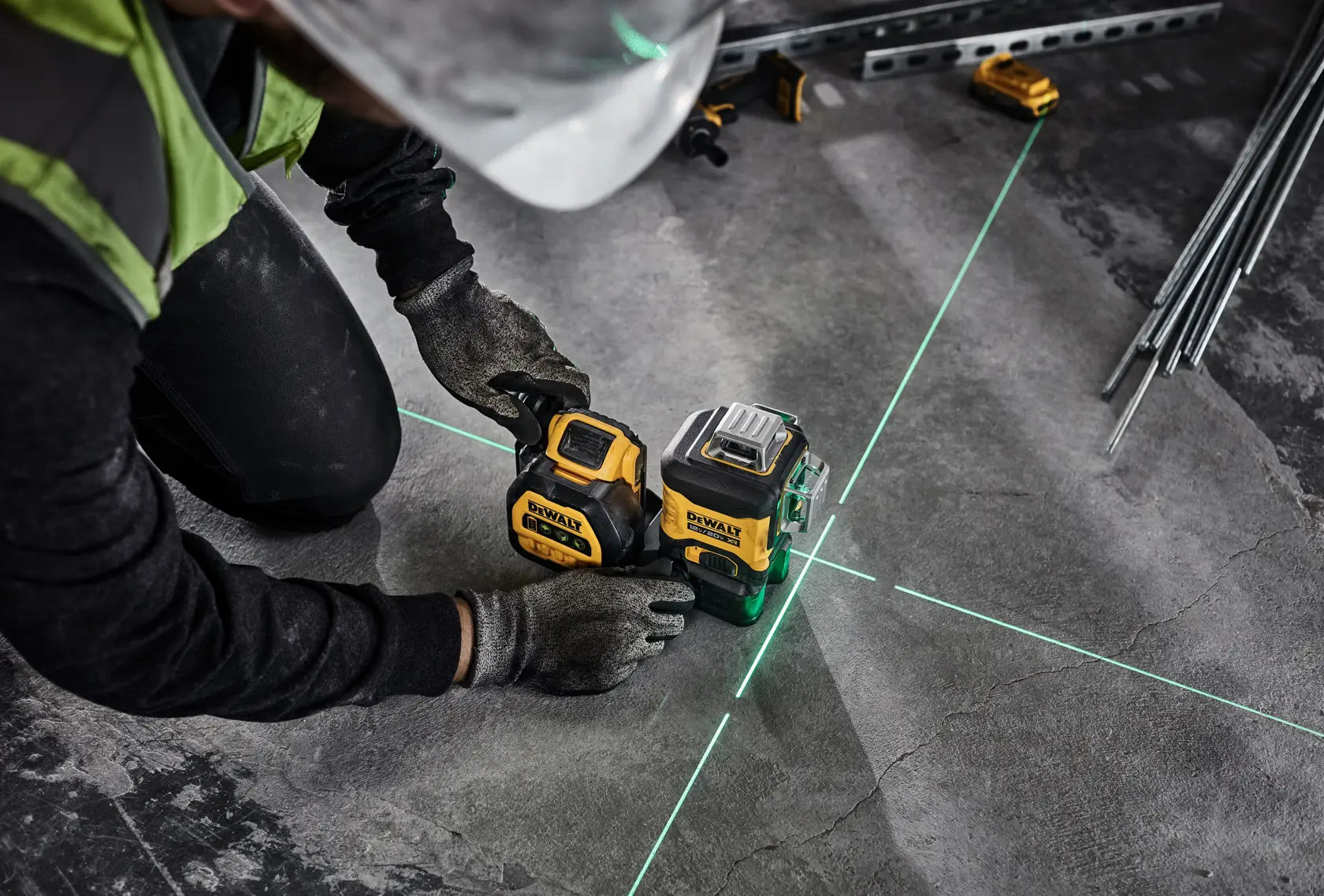 DeWalt DCLE34030G 20V MAX XR 3 x 360 Green Laser - image 6