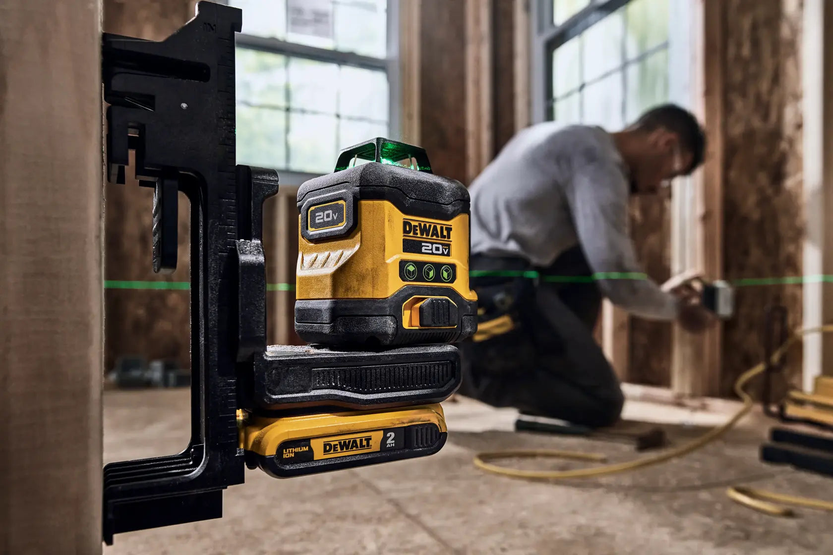 DeWalt DCLE34031D1 20V 3 x 360 Line Laser - image 7
