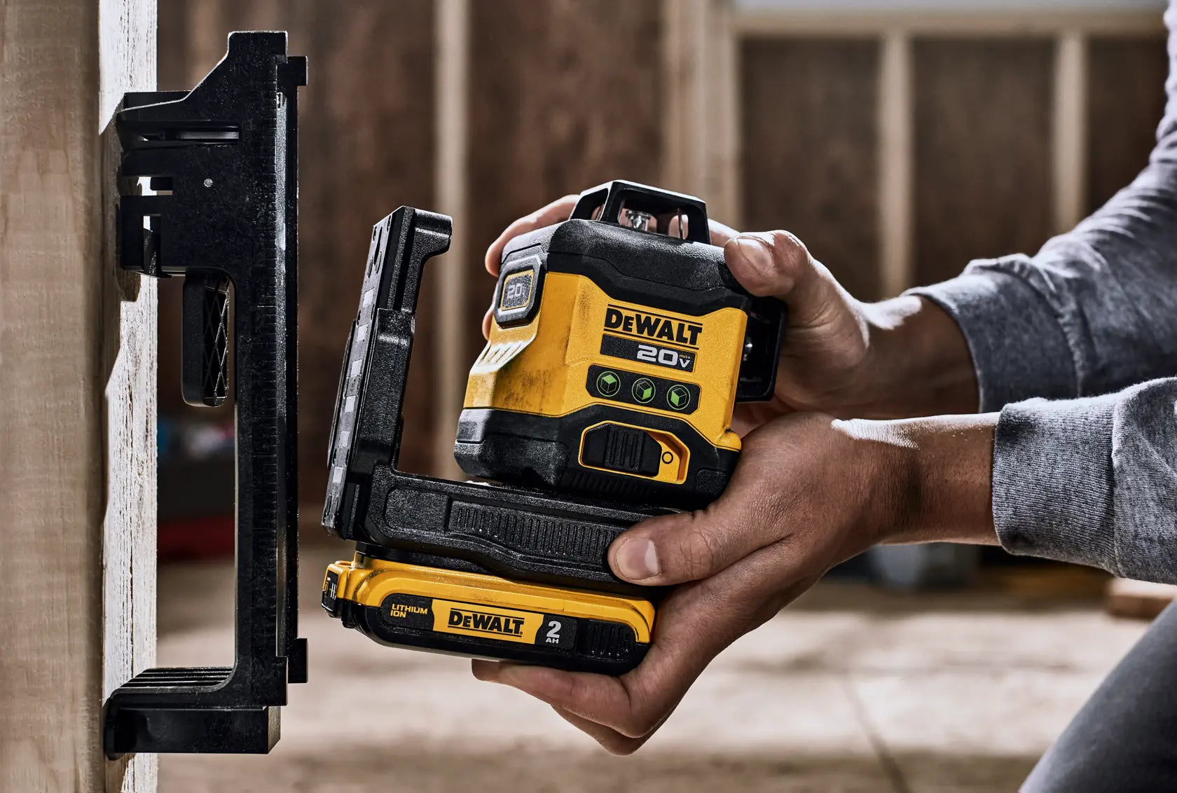DeWalt DCLE34031D1 20V 3 x 360 Line Laser - image 8