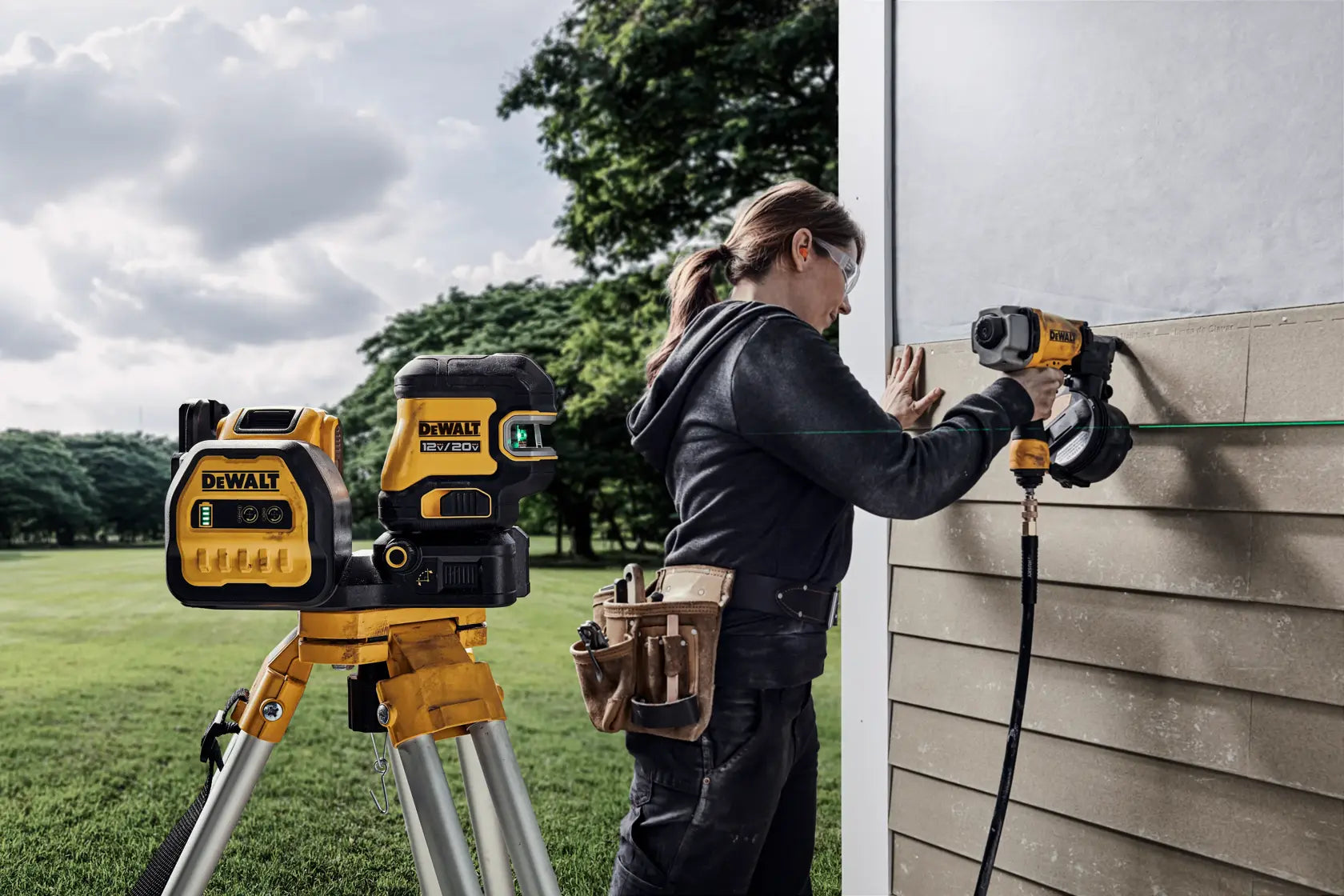 DeWalt DCLE34520G 20V MAX 5 Spot Green Line Laser - image 7