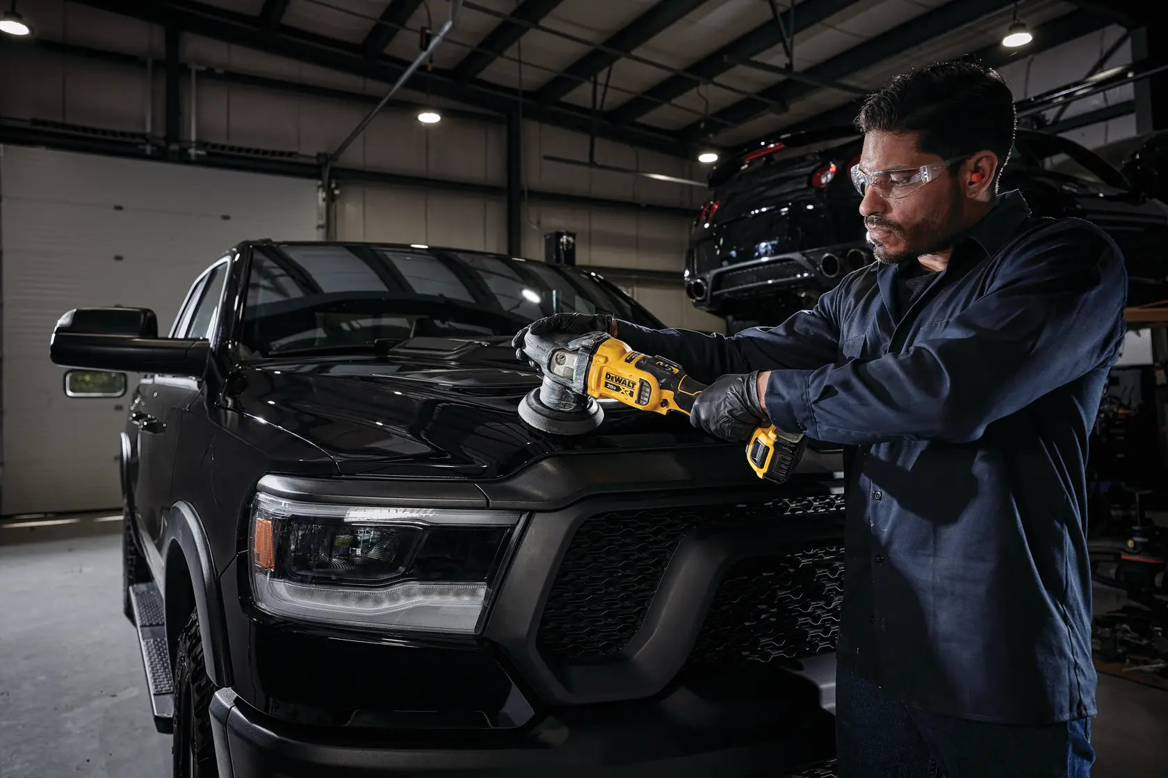 DeWalt DCM848P2 20V MAX XR 5-in Cordless Variable-Speed Random Orbit Polisher Kit - image 9