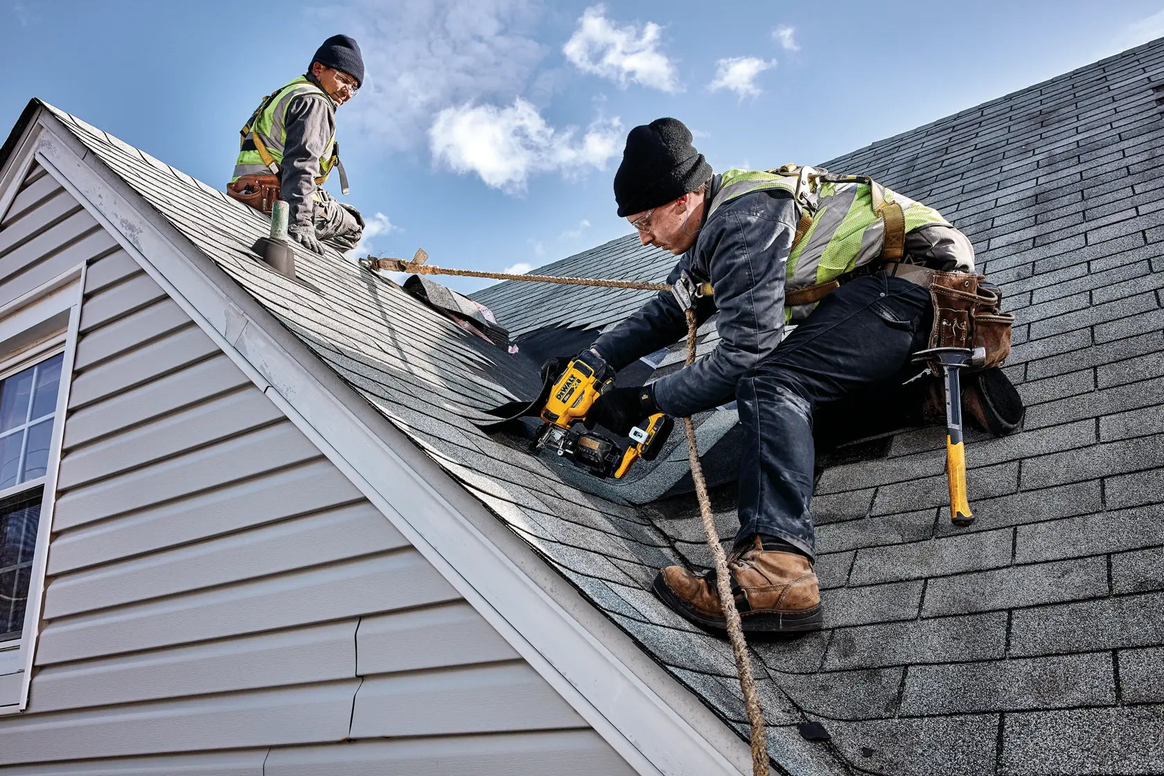 DeWalt DCN45RNB 20V MAX 15° Cordless Coil Roofing Nailer (Tool Only) - image 4