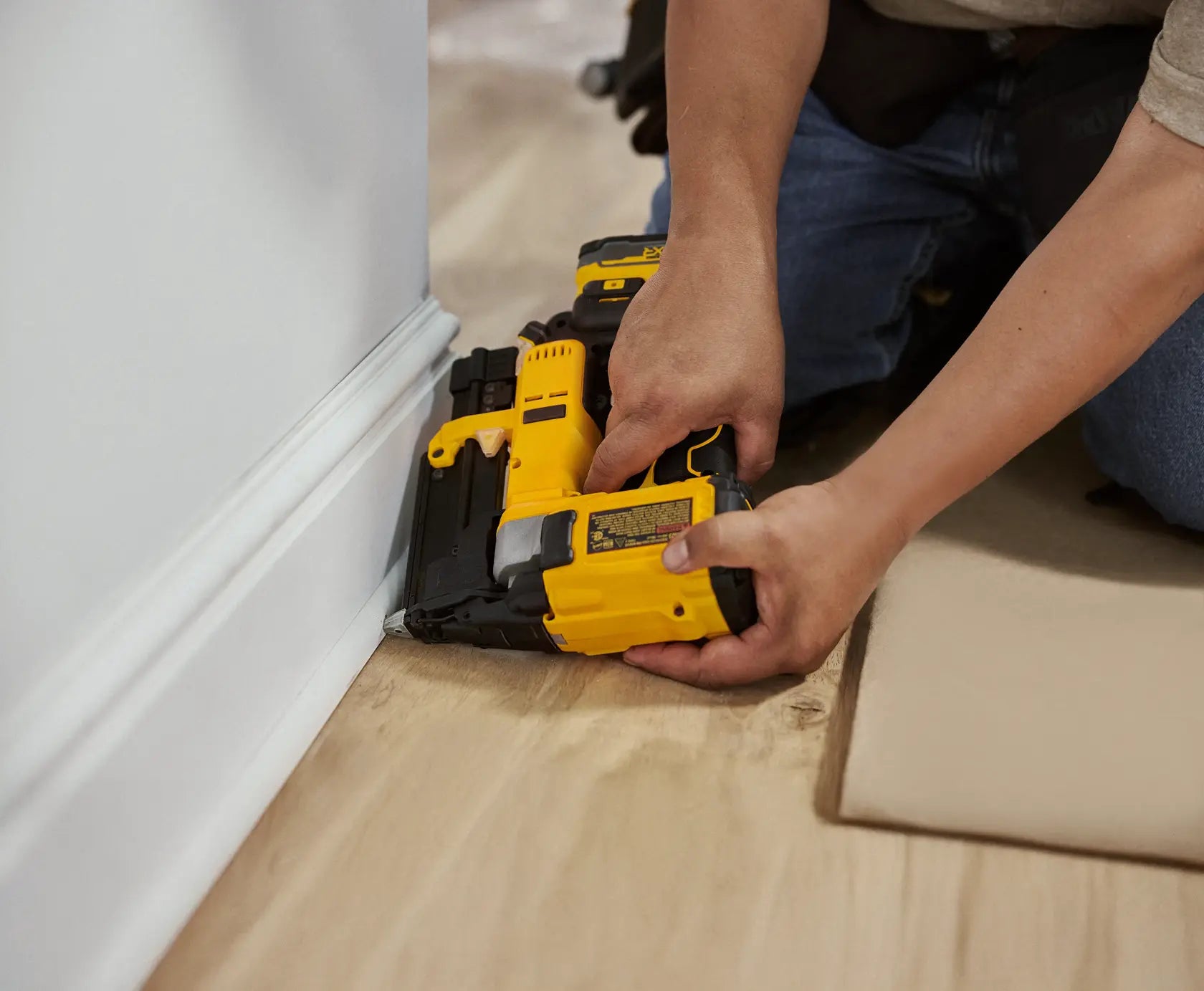 DeWalt DCN623B 20V MAX XR(R) Brushless Cordless 23ga Pin Nailer (Tool Only) - image 8