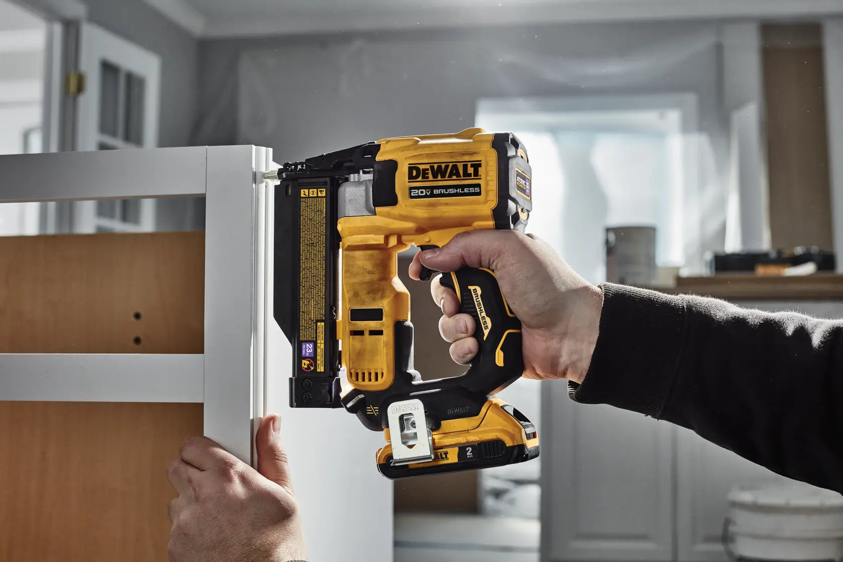 DeWalt DCN623D1 ATOMIC COMPACT SERIES 20V MAX Brushless Cordless 23ga Pin Nailer Kit - image 8
