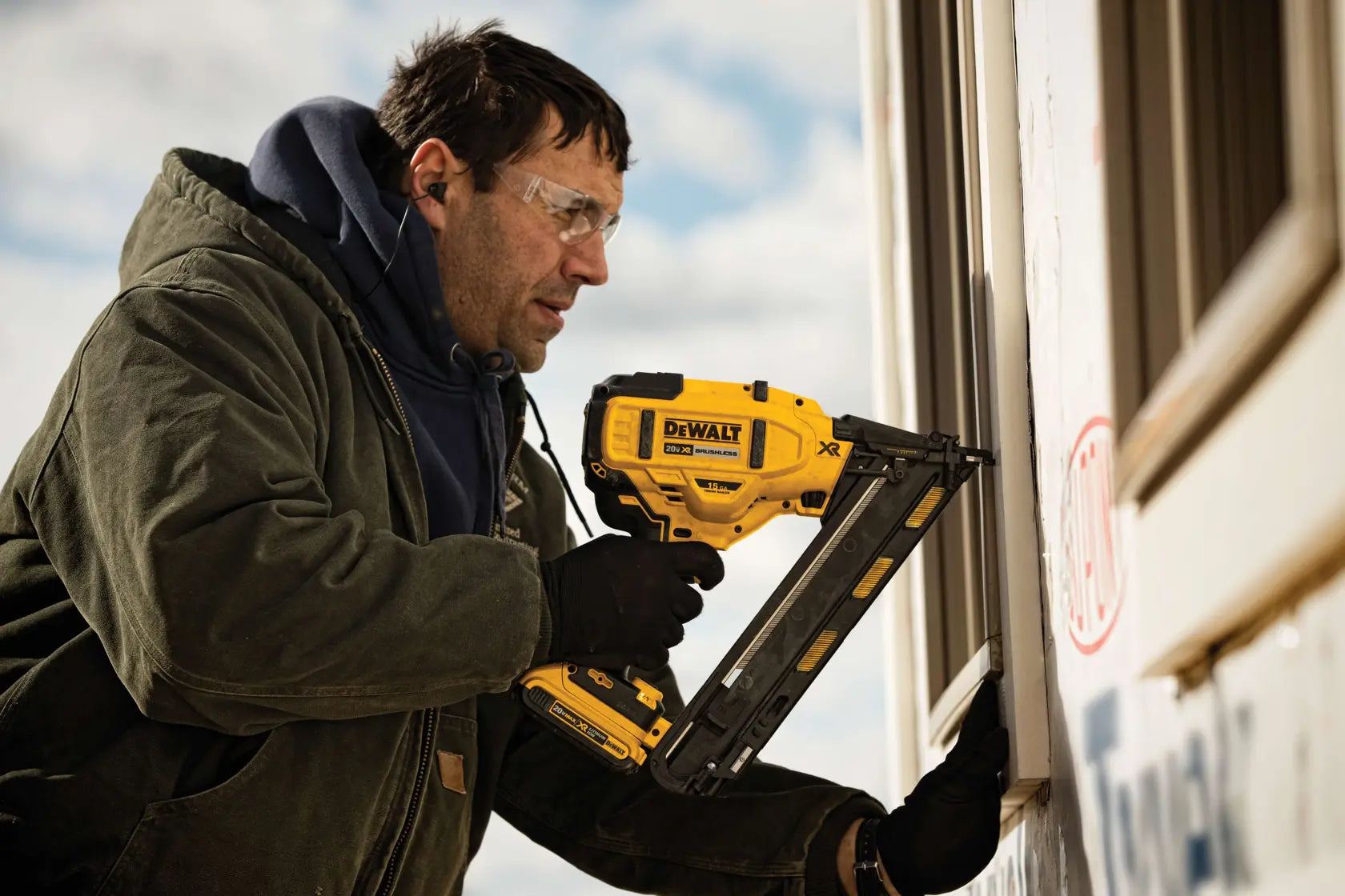 DeWalt DCN650B 20V MAX XR 15 GA Cordless Angled Finish Nailer (Tool Only) - image 5