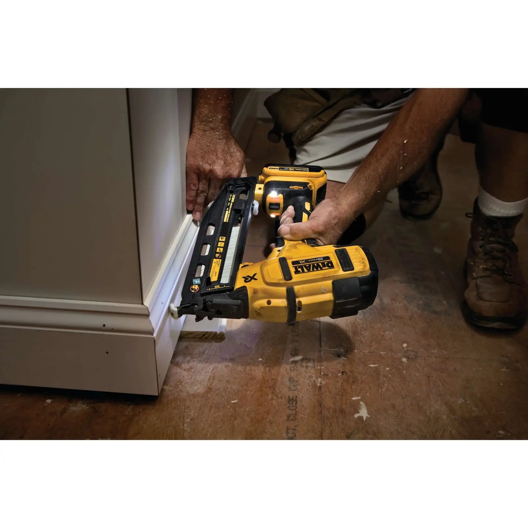 DeWalt DCN660D1 20V MAX XR 16ga Angld Finish Nailer Kit - image 5