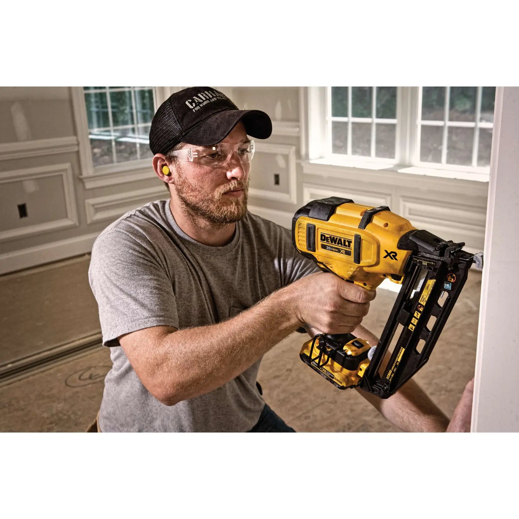 DeWalt DCN660D1 20V MAX XR 16ga Angld Finish Nailer Kit - image 6