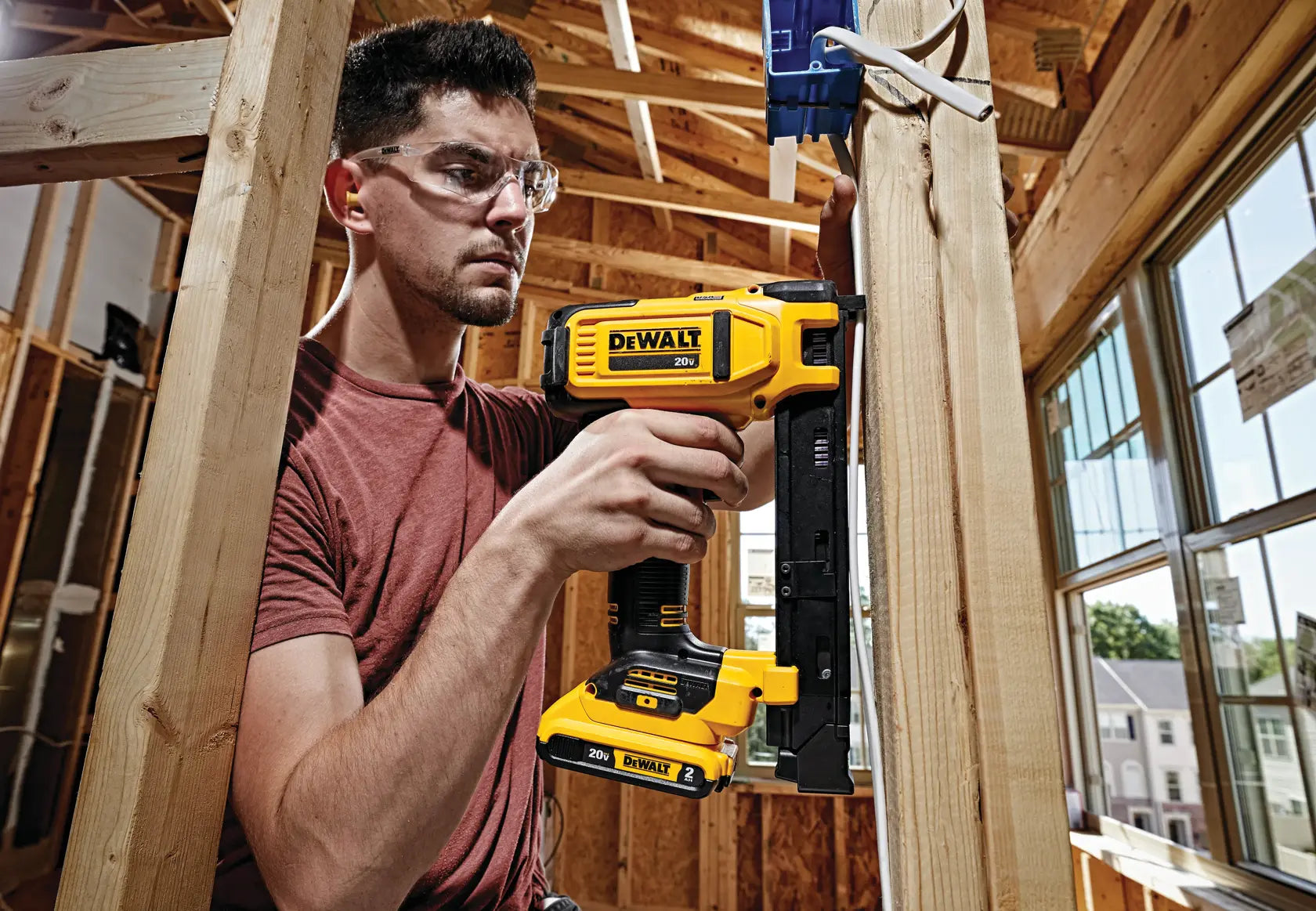 DeWalt DCN701D1 20V MAX Cordless Cable Stapler Kit - image 3