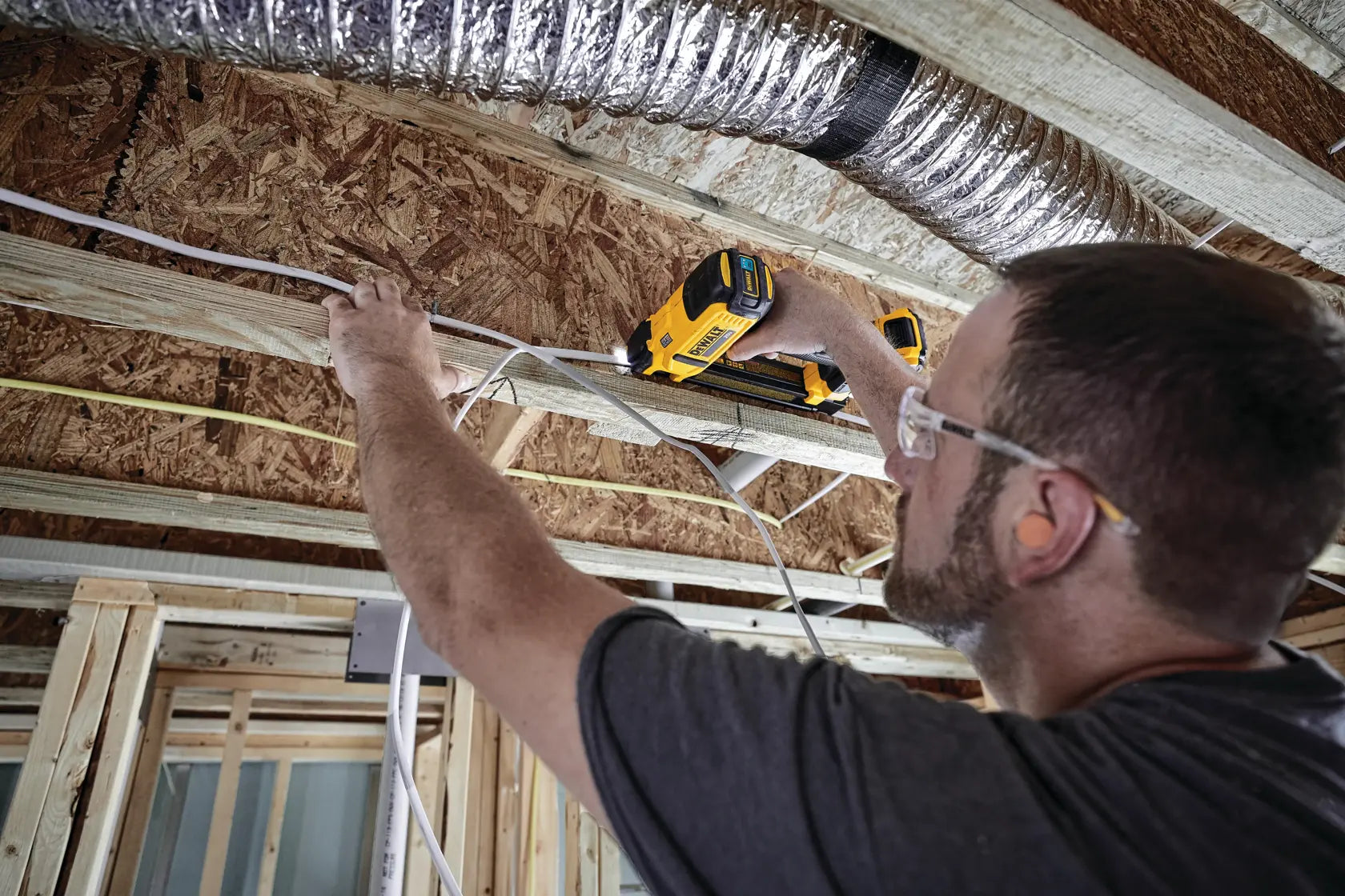 DeWalt DCN701D1 20V MAX Cordless Cable Stapler Kit - image 5