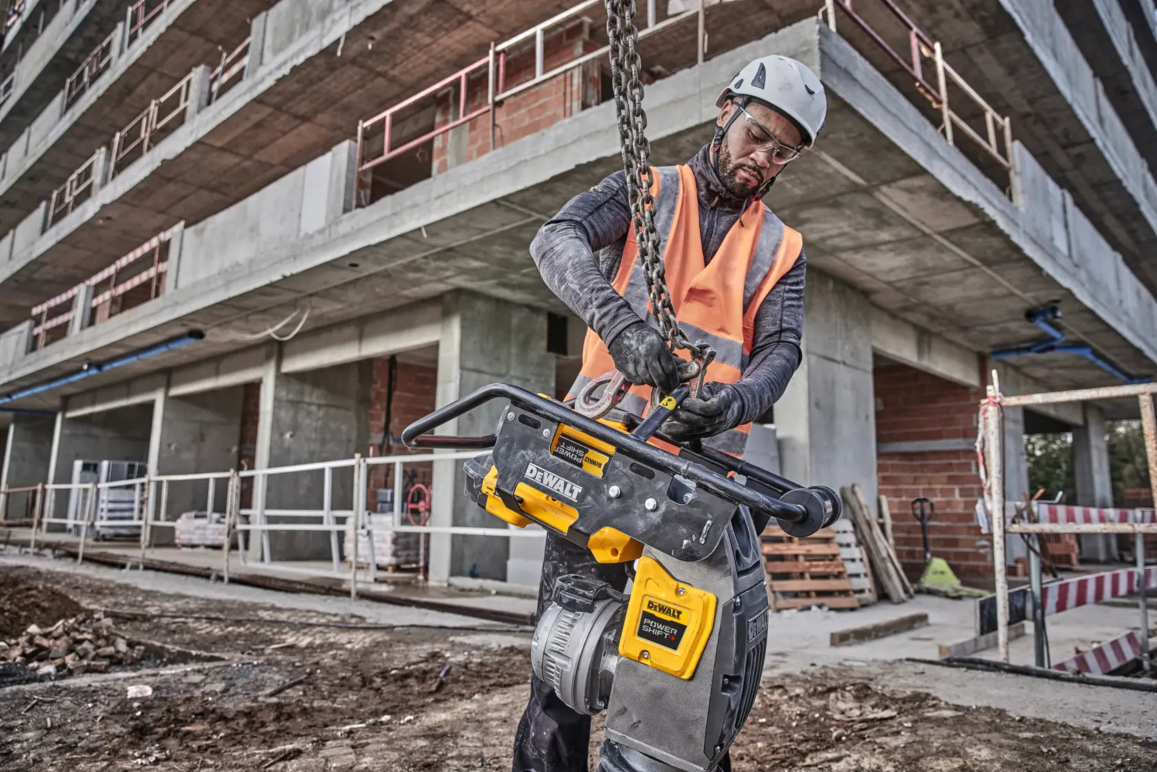 DeWalt DCPS660AG2 60Kg Class Rammer Kit - image 9