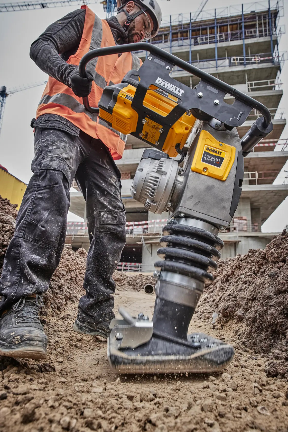 DeWalt DCPS660AG2 60Kg Class Rammer Kit - image 10