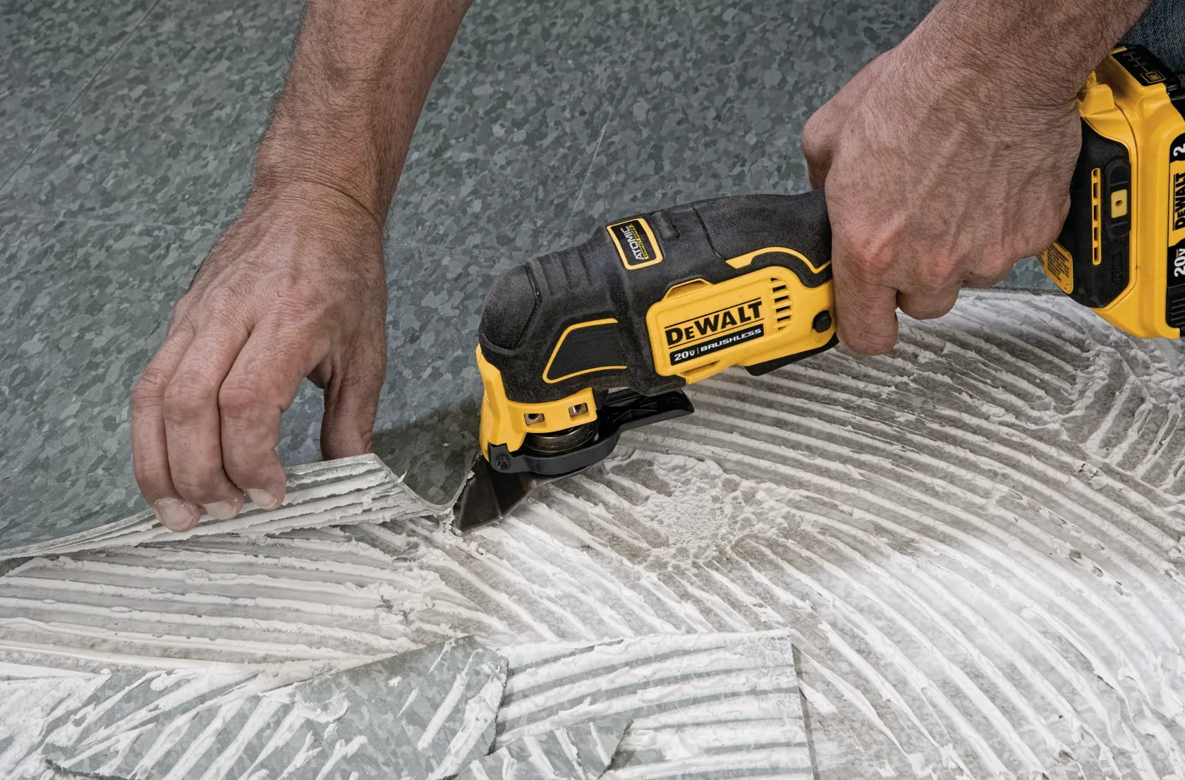 DeWalt DCS354B ATOMIC 20V MAX Brushless Cordless Oscillating Multi-Tool (Tool Only) - image 8