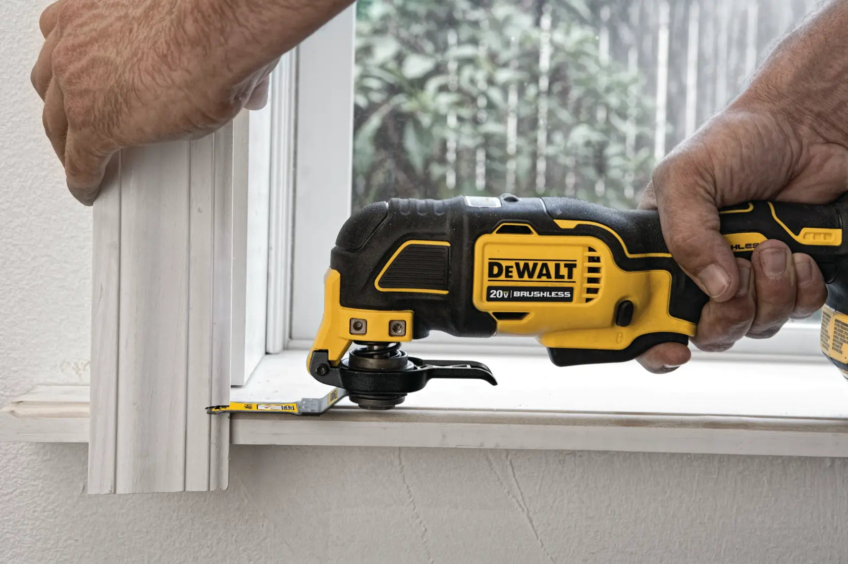 DeWalt DCS354D1 ATOMIC 20V MAX Brushless Cordless Oscillating Multi-Tool Kit - image 5