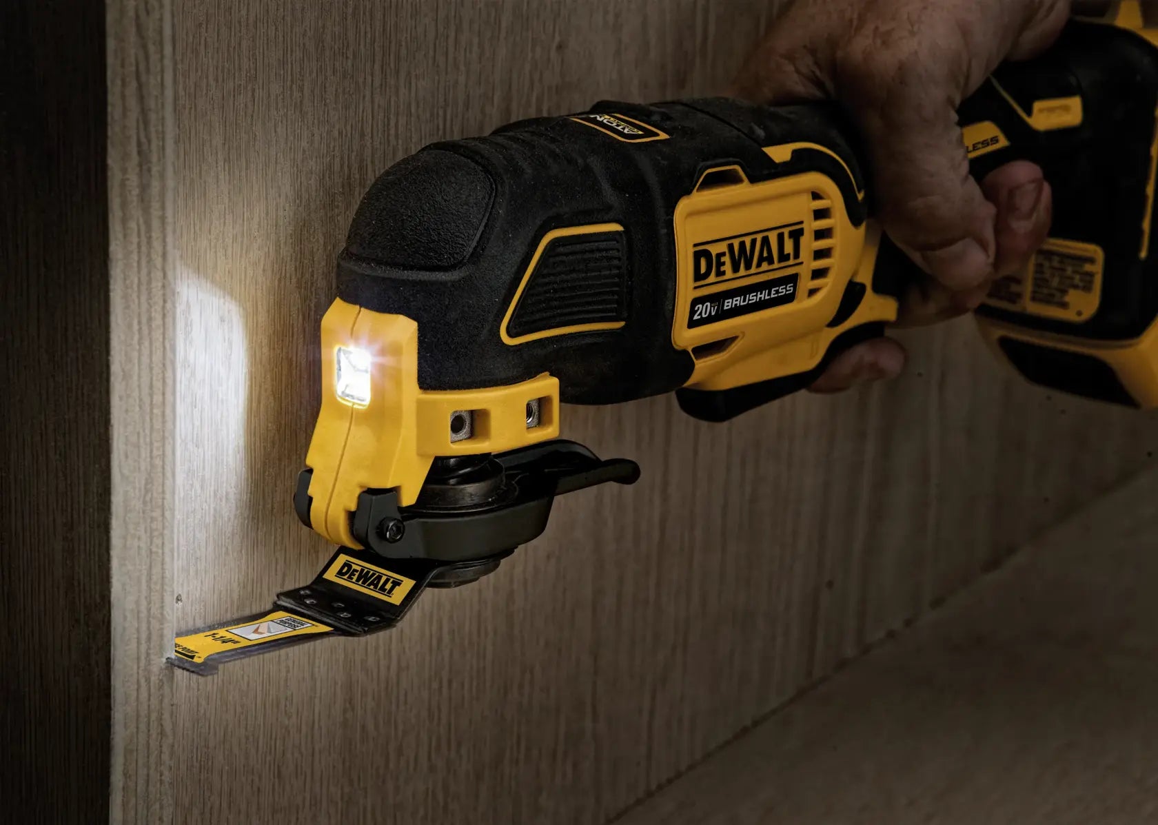 DeWalt DCS354PK ATOMIC 20V MAX Lithium-Ion Cordless Brushless Oscillating Tool Kit with 4.0 Ah Battery and (2) Blades - image 7