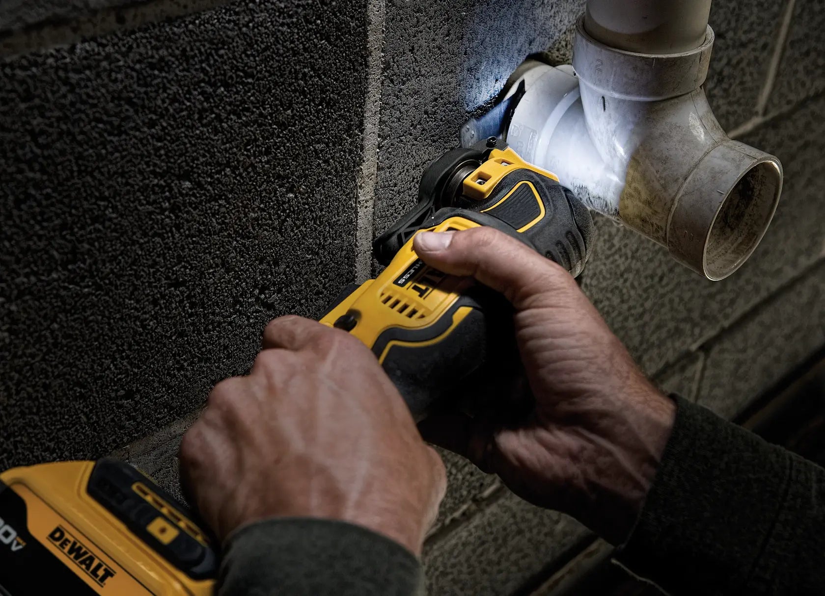 DeWalt DCS354PK ATOMIC 20V MAX Lithium-Ion Cordless Brushless Oscillating Tool Kit with 4.0 Ah Battery and (2) Blades - image 11