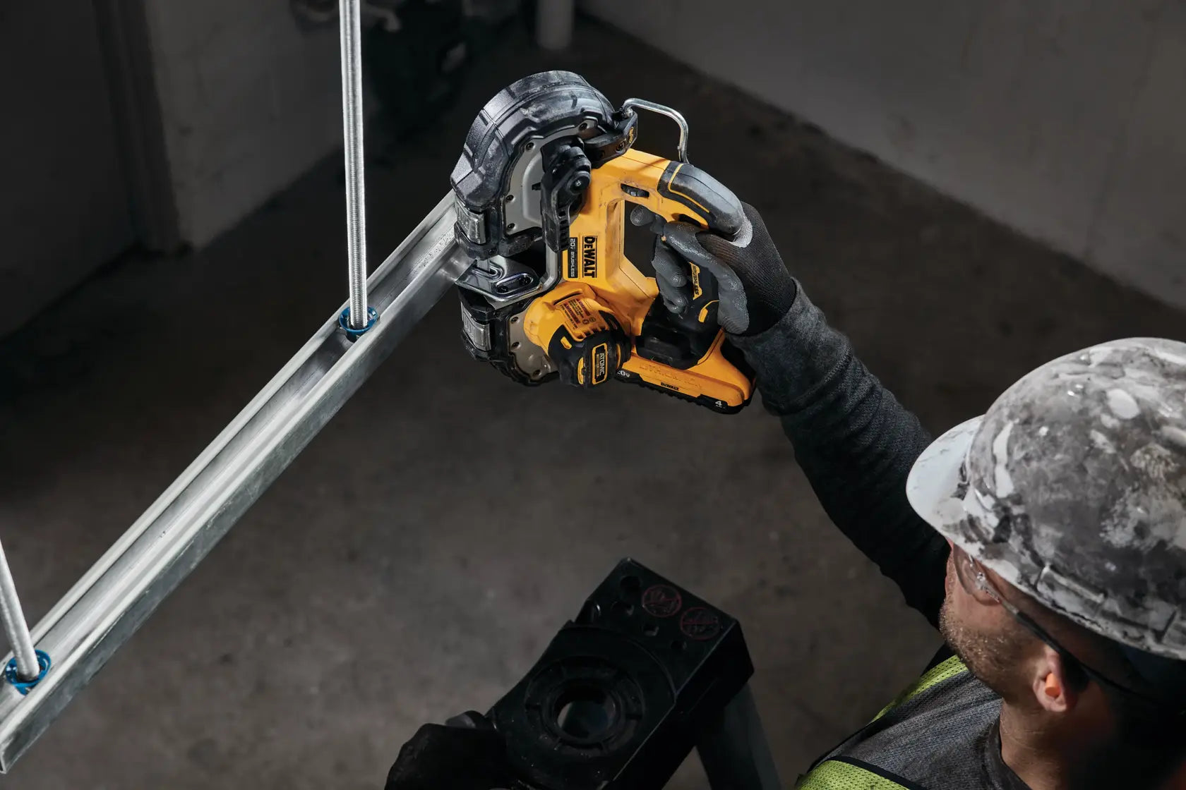 DeWalt DCS377B ATOMIC 20V MAX 1-3/4-in Brushless Compact Band Saw (Tool Only) - image 7