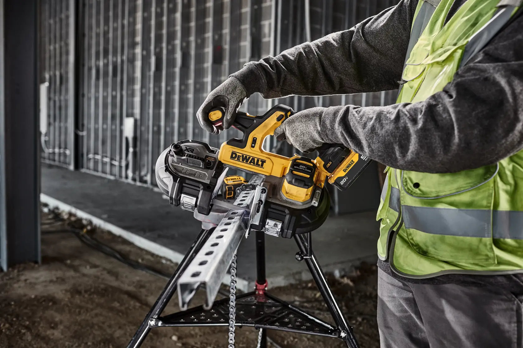DeWalt DCS379P1 20V MAX XR Dual Trigger Mid-Size Bandsaw (5.0Ah Battery Kit) - image 8