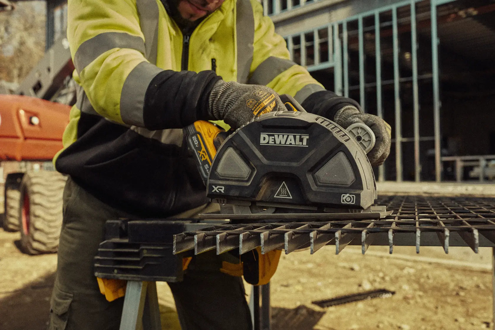 DeWalt DCS383H1 20V MAX XR 7-1/4 in. Metal Cutting Circular Saw Kit - image 9
