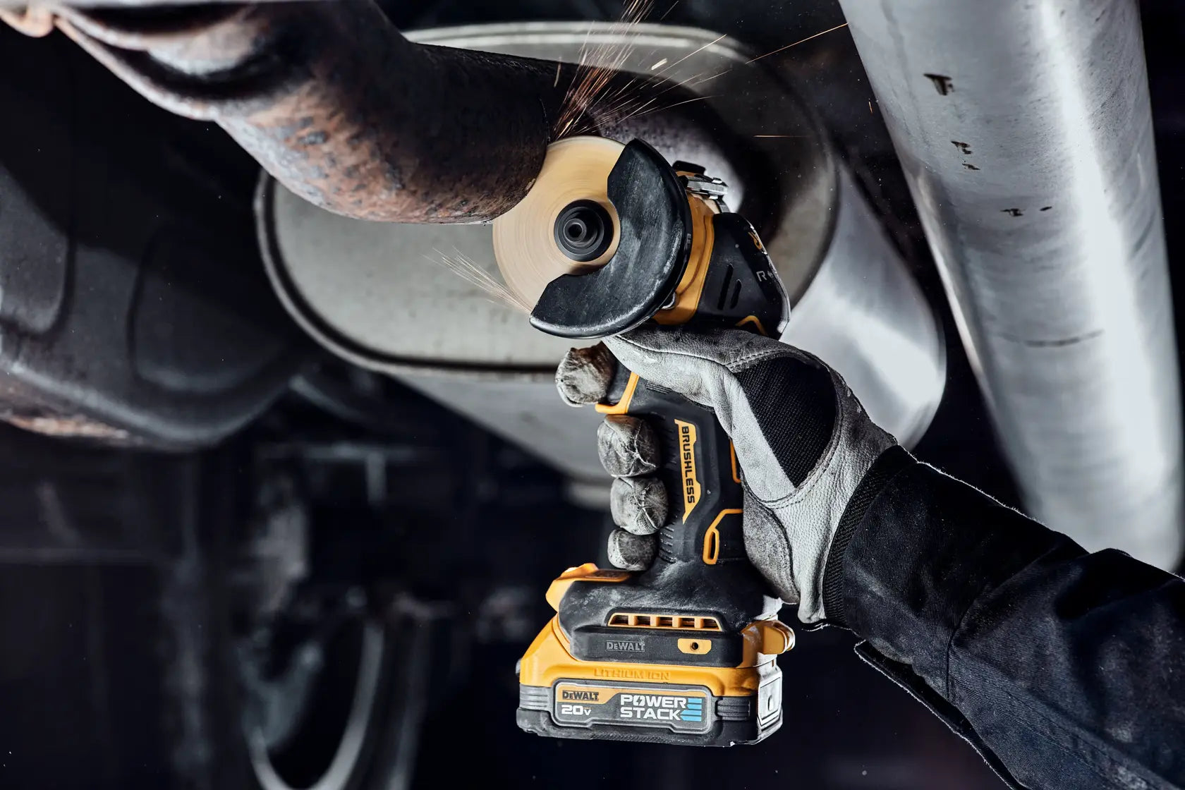 DeWalt DCS438E1 XR 20V MAX Brushless Cordless 3 in. Cut-Off Tool Kit - image 2