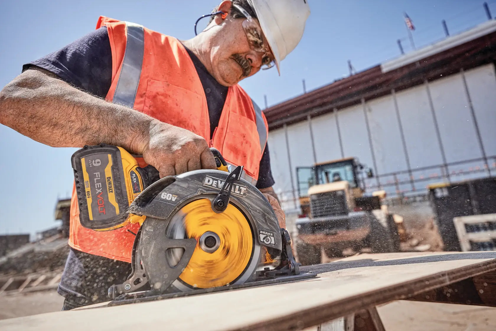 DeWalt DCS578B 60V MAX 7-1/4-in Brushless Circular Saw With Electronic Brake (Tool Only) - image 7