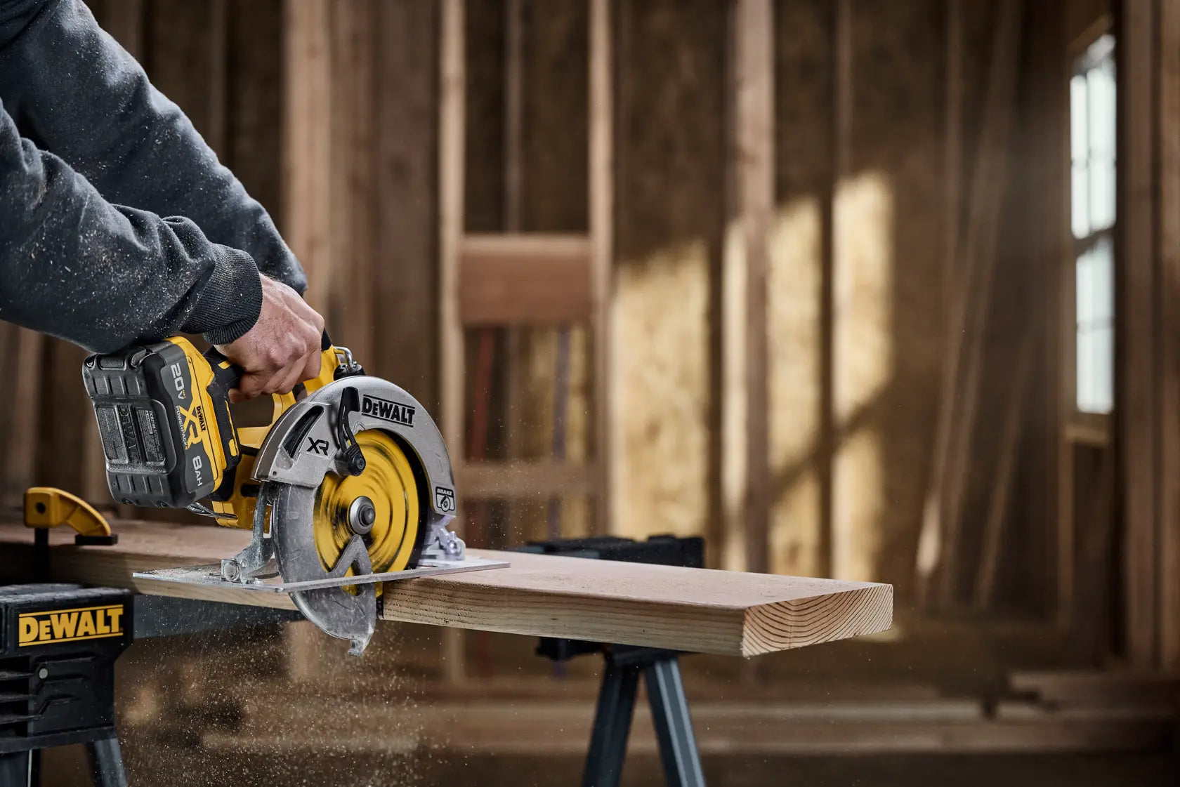 DeWalt DCS590WW1 20V MAX XR 7-1/4 in. BrushlessCircular Saw Kit - image 9