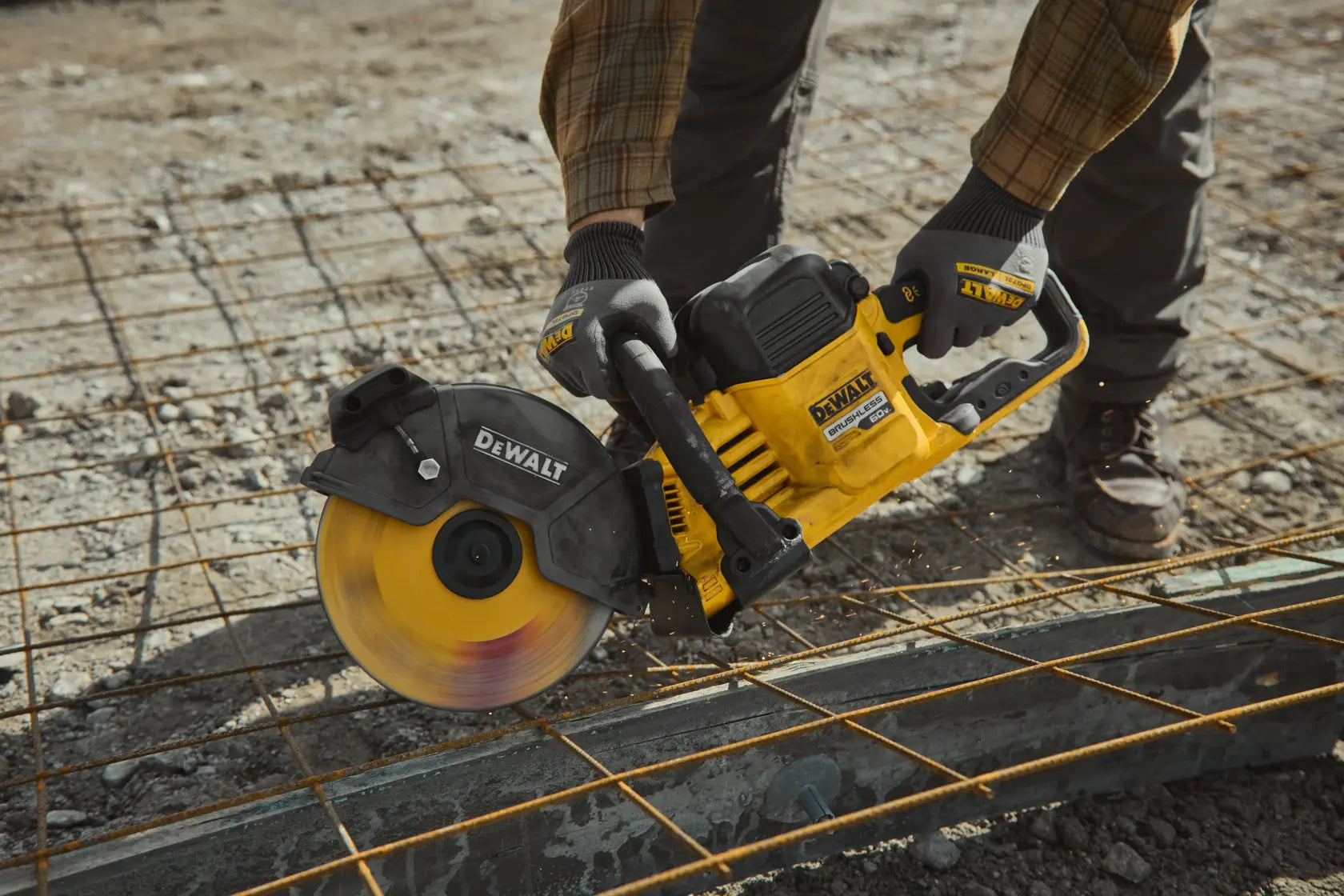DeWalt DCS692X2 60V MAX 9-in Brushless Cordless Cut-Off Saw - image 6