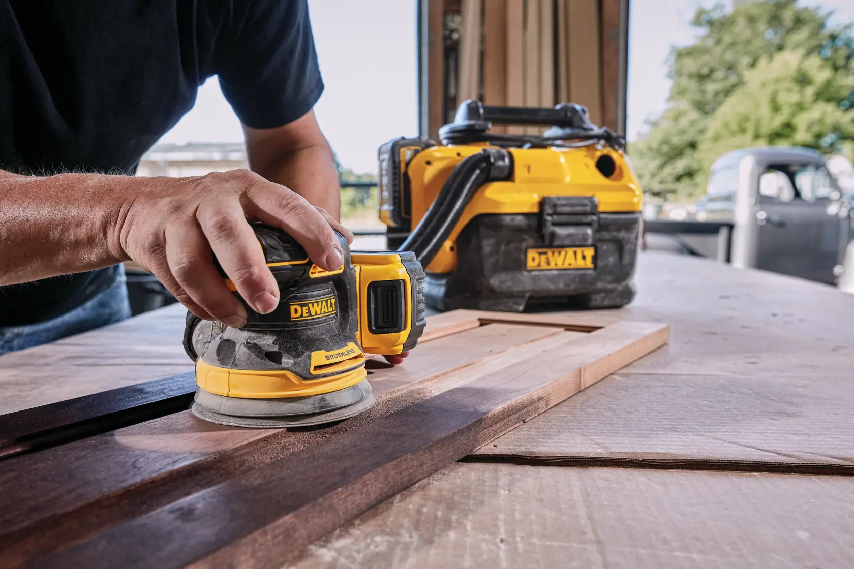 DeWalt DCW210B 20V MAX XR 5-in Brushless Cordless Variable-Speed Random Orbital Sander (Tool Only) - image 7