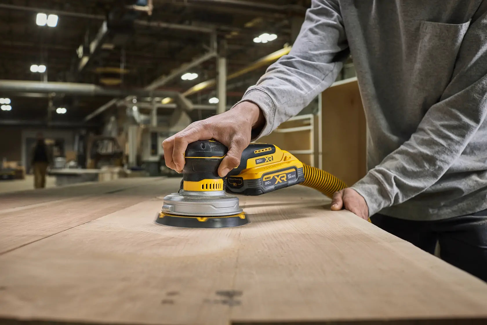 DeWalt DCW230B 20V XR 6-in Random Orbit Sander (Tool Only) - image 9