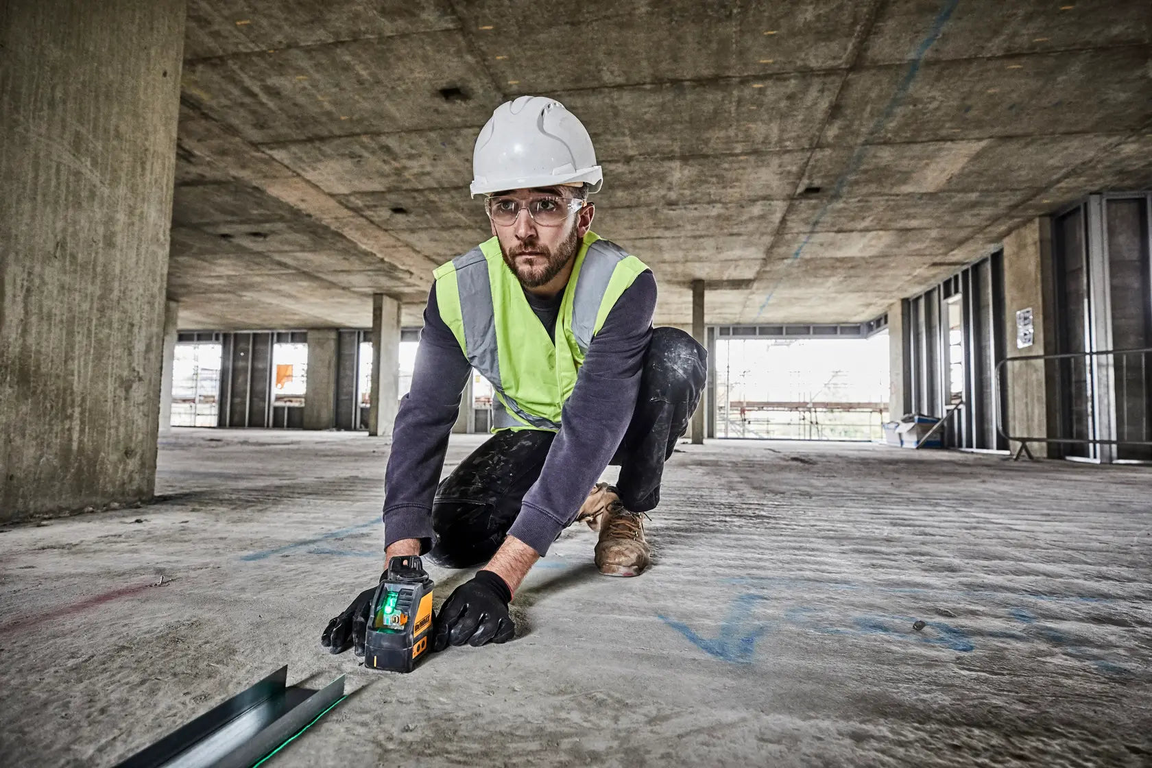 DeWalt DW088CG Green Cross Line Laser - image 8
