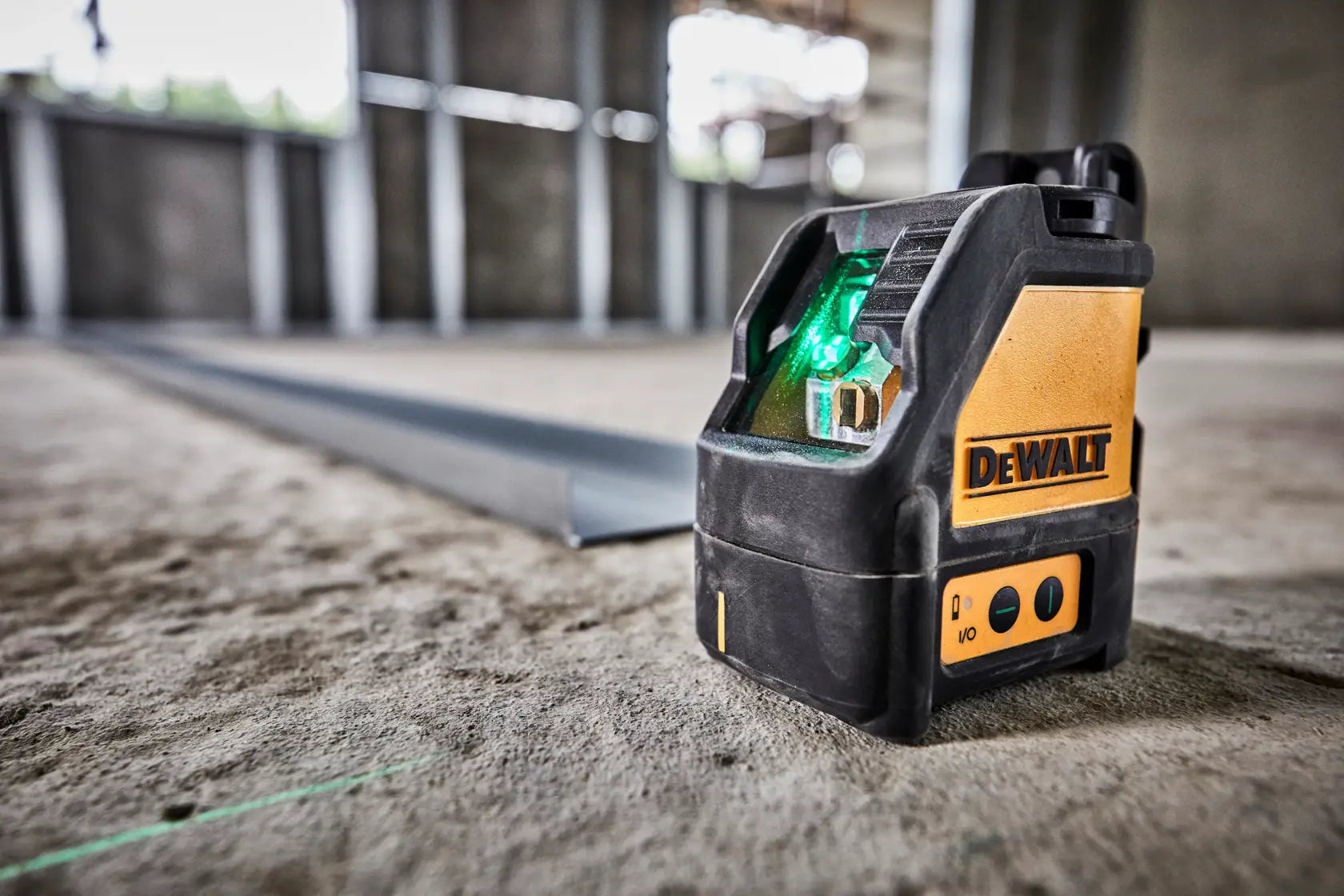 DeWalt DW088CG Green Cross Line Laser - image 9