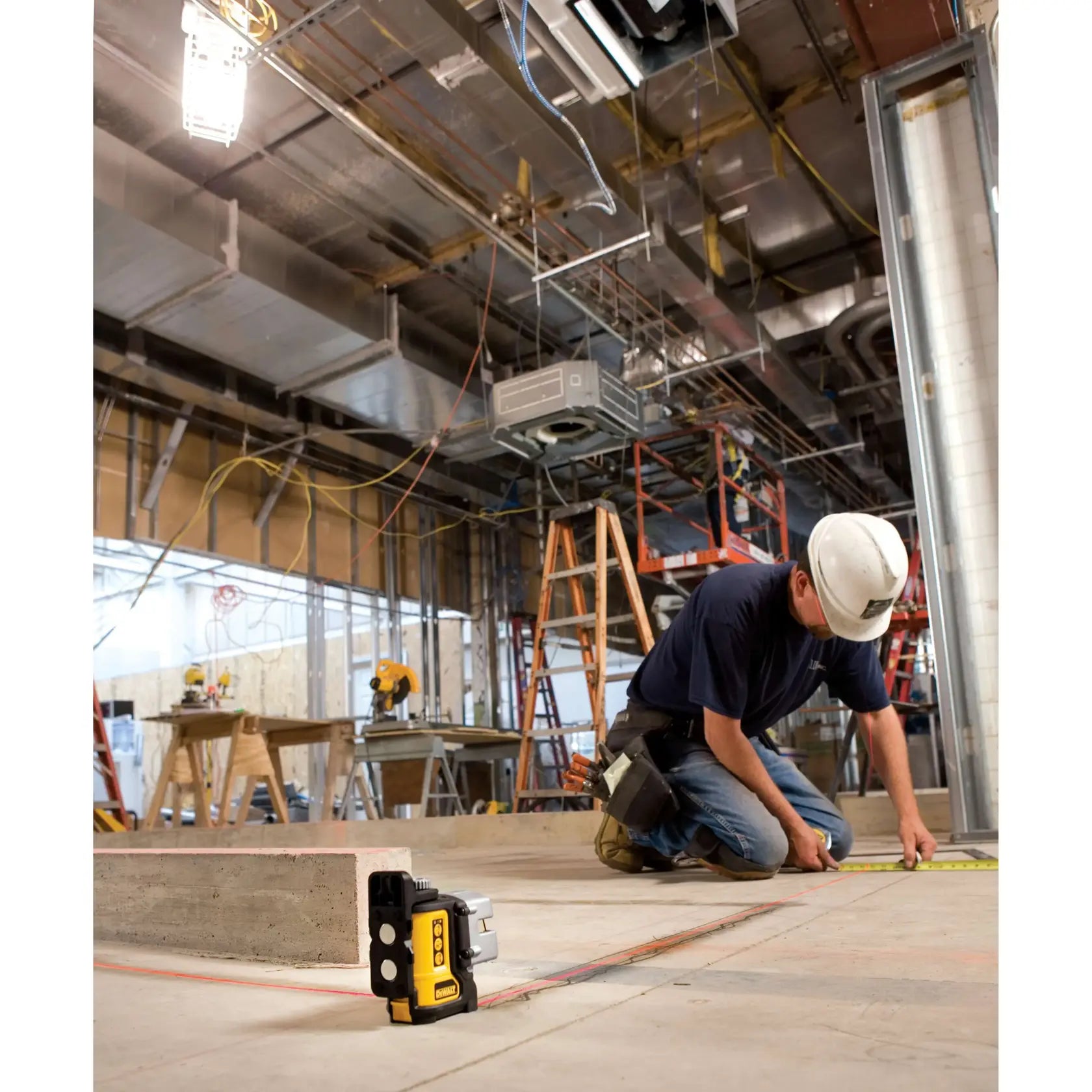DeWalt DW089K Red Self-leveling 3-beam Cross Line Laser Level - image 6