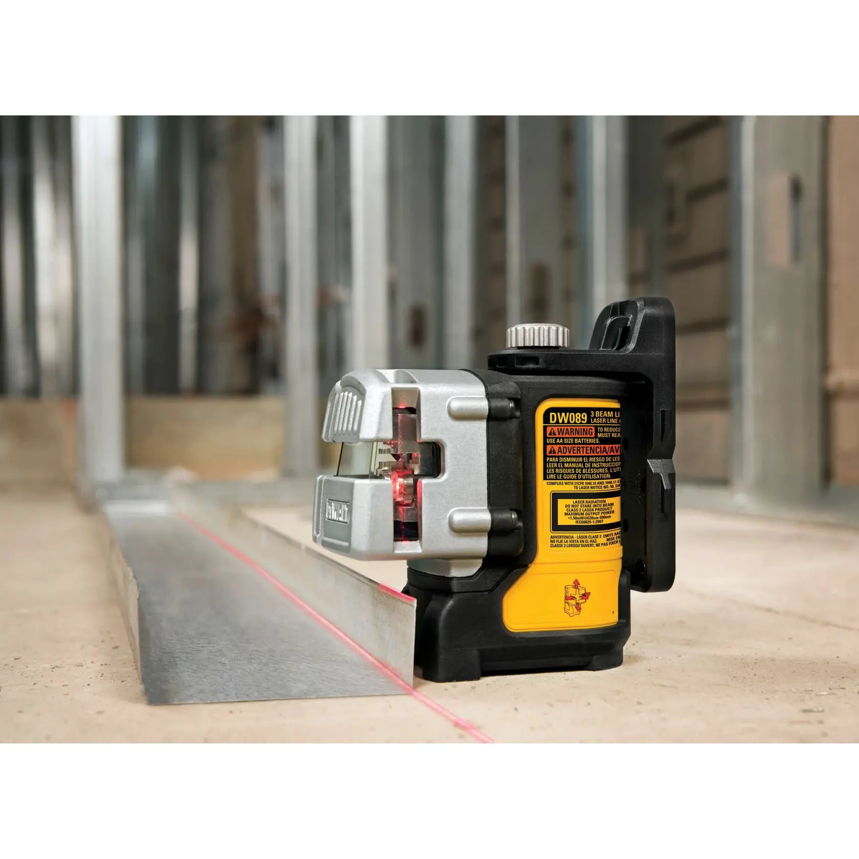 DeWalt DW089K Red Self-leveling 3-beam Cross Line Laser Level - image 7
