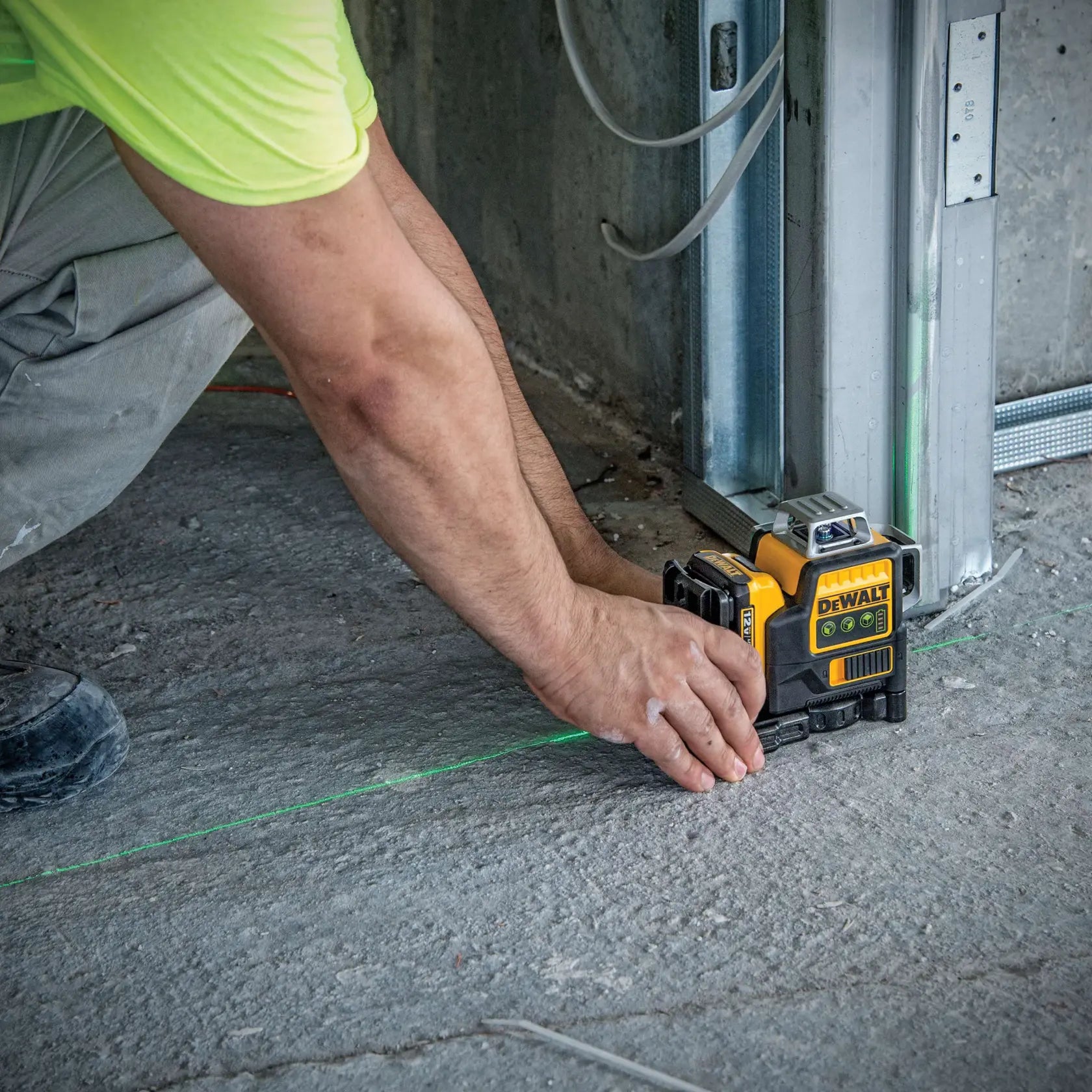 DeWalt DW089LG 12V MAX 3 x 360 Green Line Laser - image 8