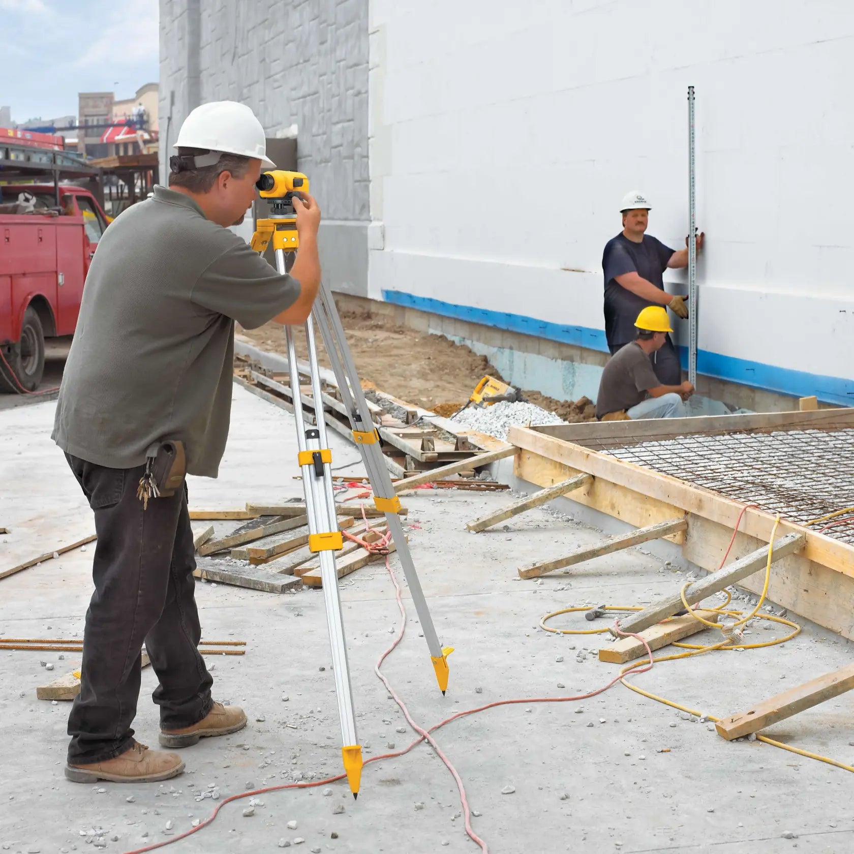 DeWalt DW096PK 26x Auto Level Package - image 3