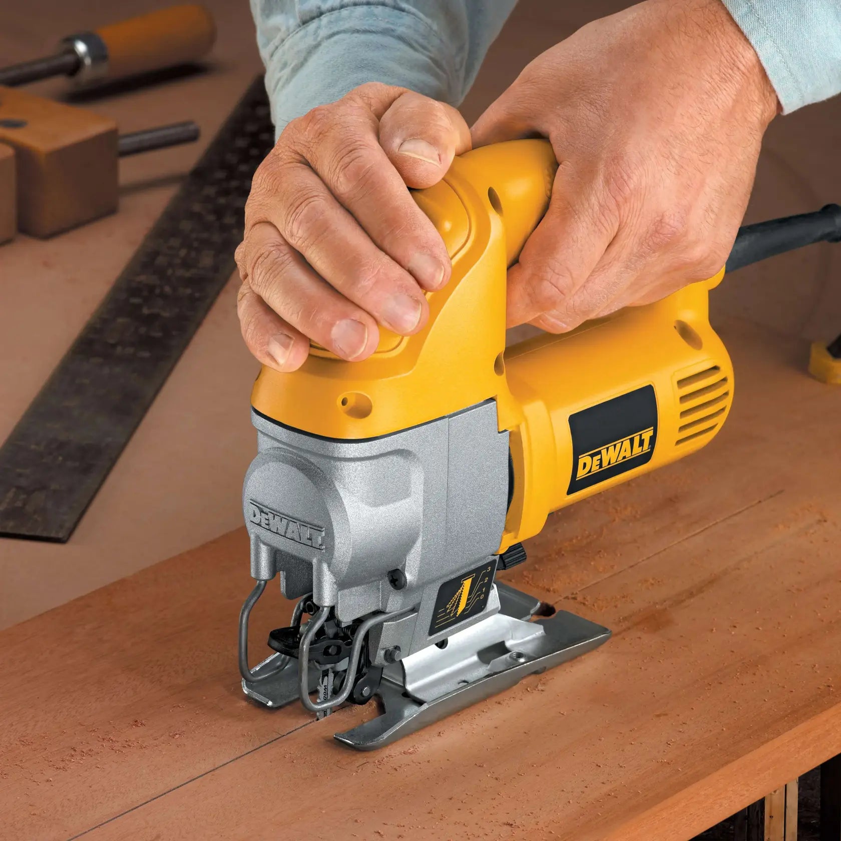 DeWalt DW317K 5.5 Amp Electric Variable Speed Jig Saw - image 6