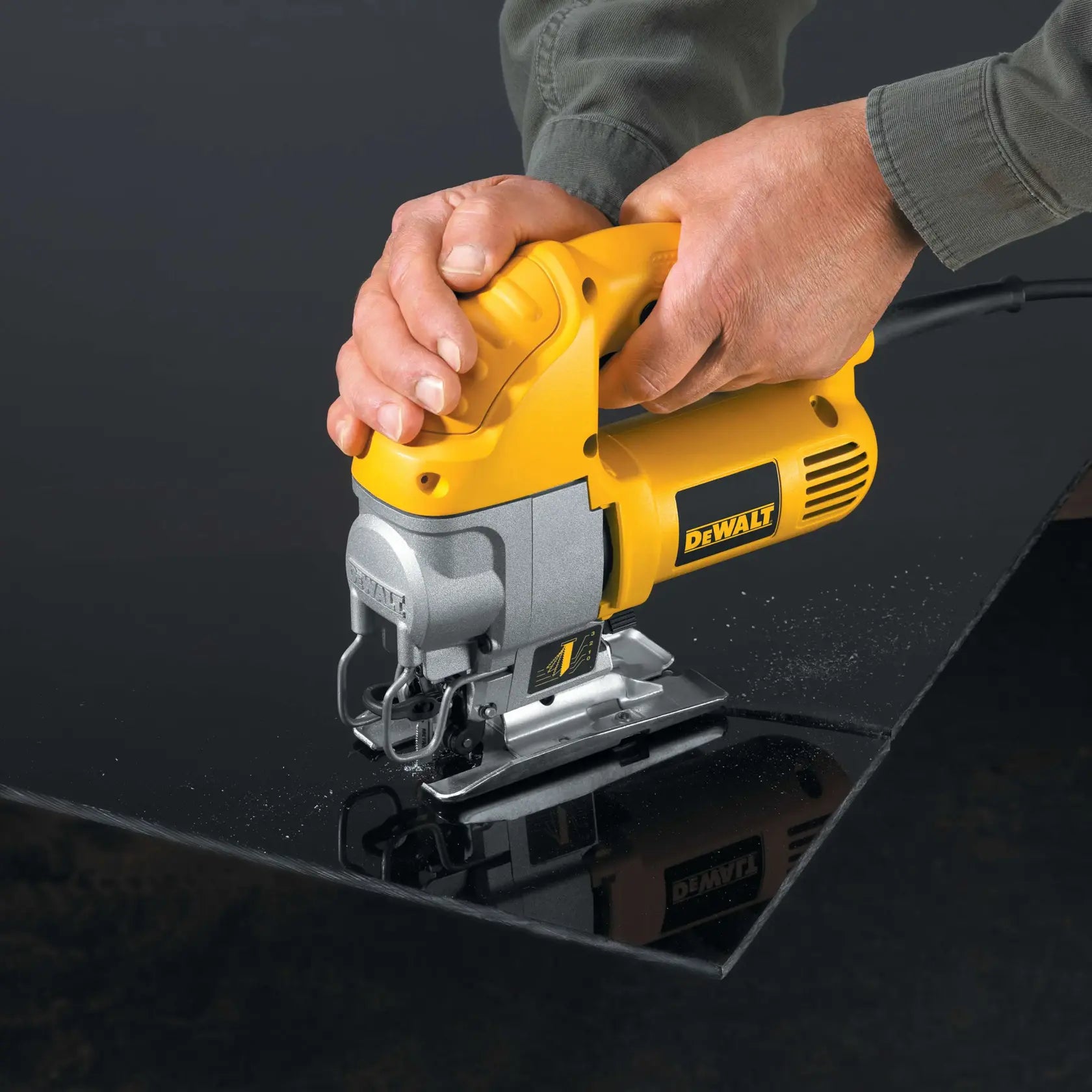 DeWalt DW317K 5.5 Amp Electric Variable Speed Jig Saw - image 8