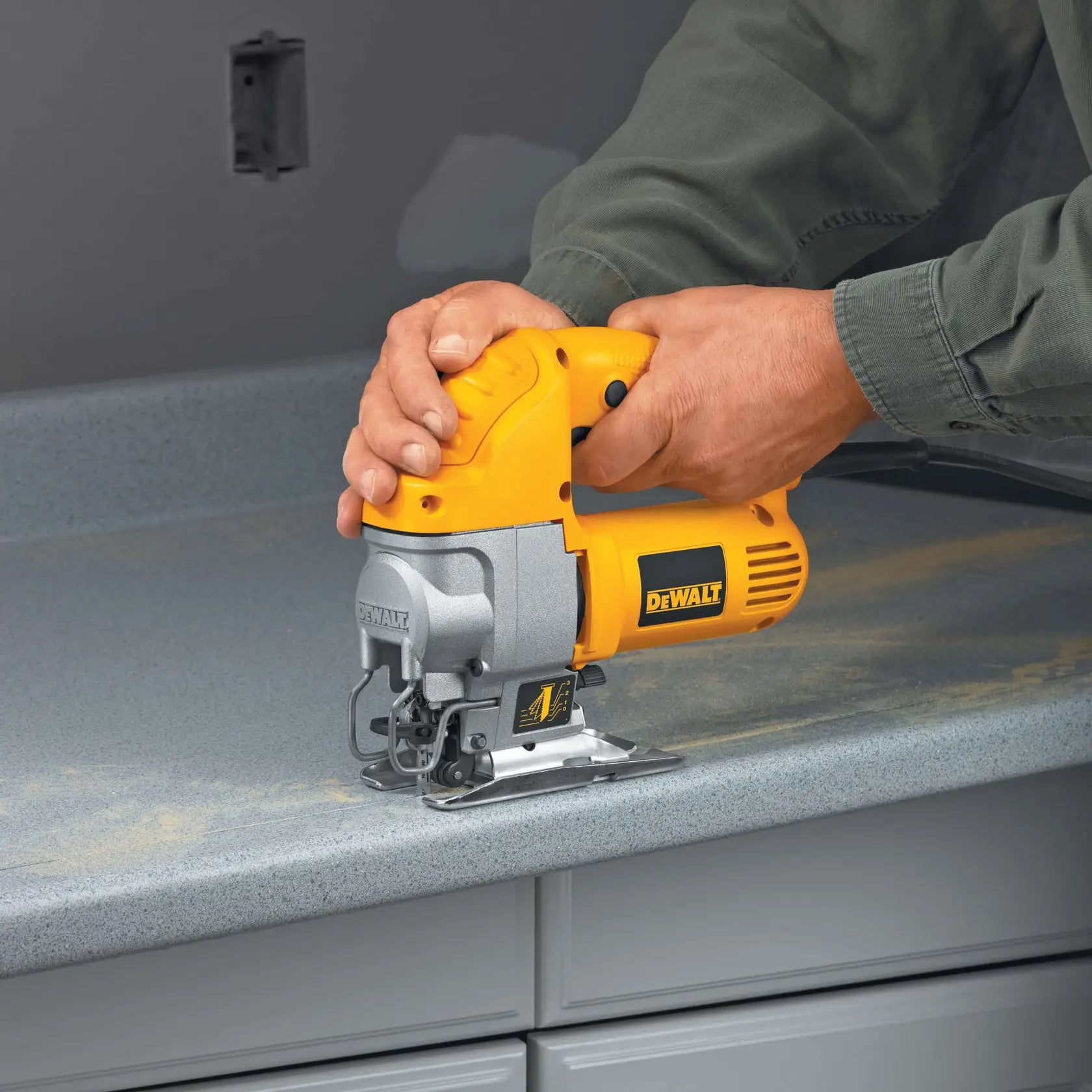 DeWalt DW317K 5.5 Amp Electric Variable Speed Jig Saw - image 9