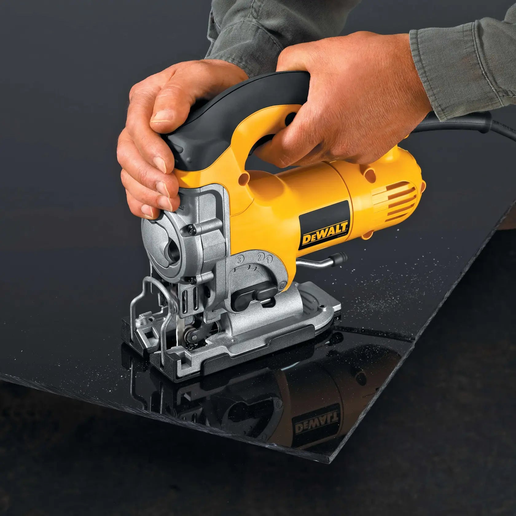DeWalt DW331K 6.5 Amp Jig Saw Kit - image 7
