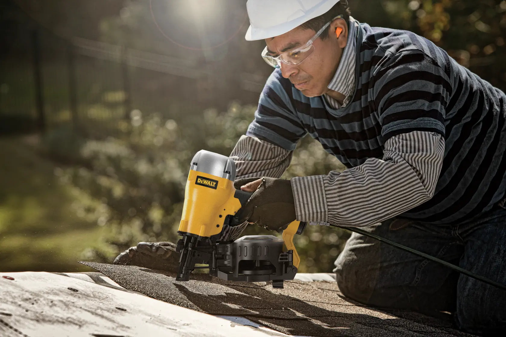 DeWalt DW46RN Coil Roofing Nailer - image 8