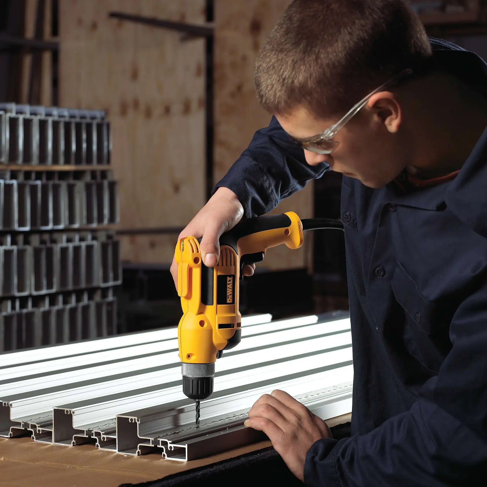 DeWalt DWD110K 3/8-in (10mm) VSR Pistol Grip Drill With Keyless Chuck Kit - image 5