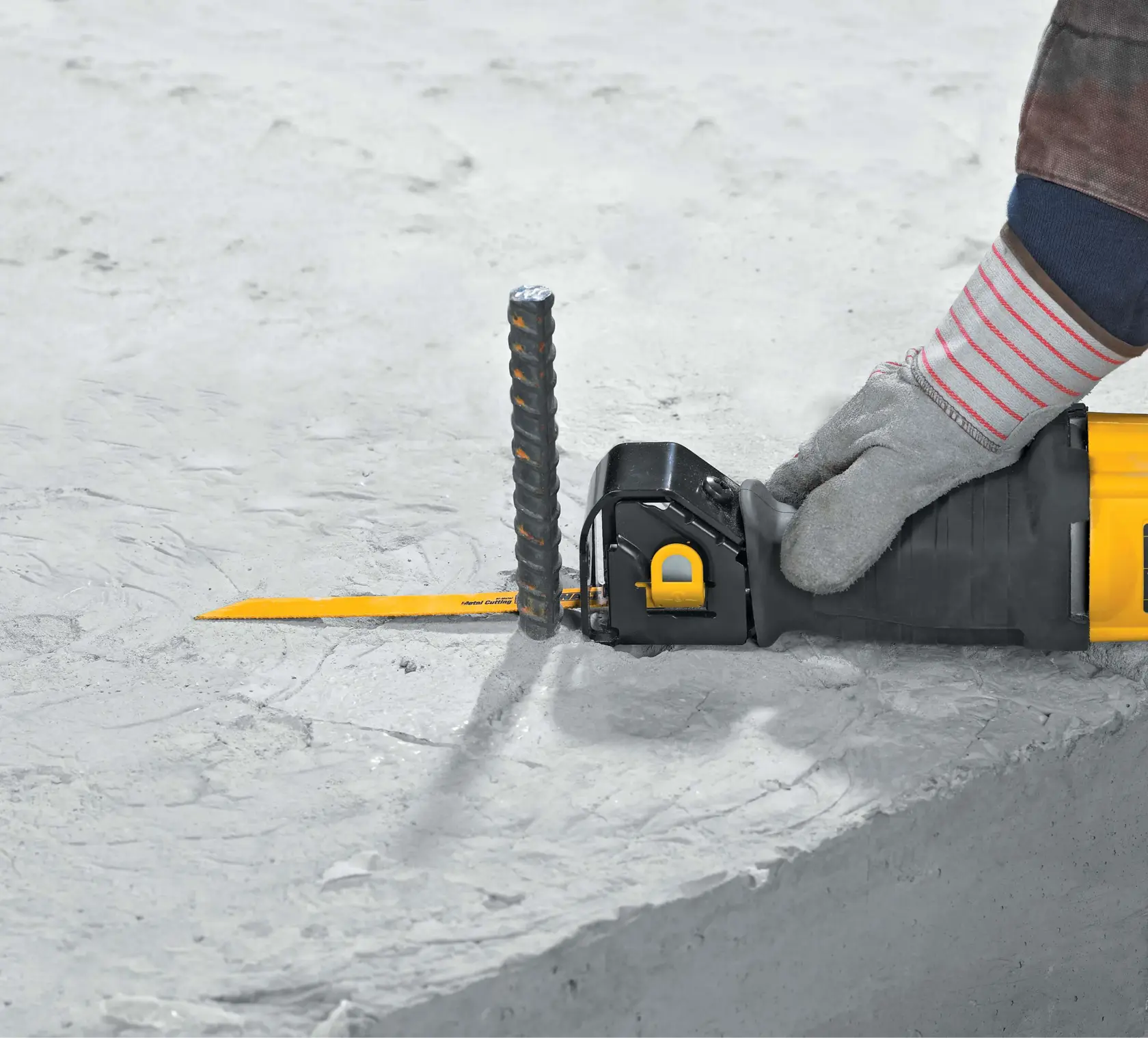 DeWalt DWE304 10 Amp Reciprocating Saw - image 7
