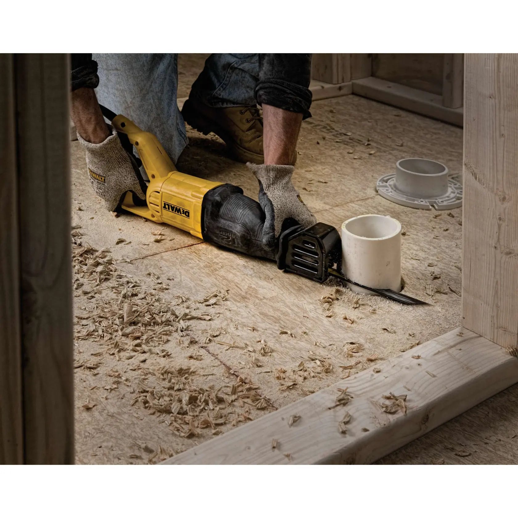 DeWalt DWE305 12 Amp Reciprocating Saw - image 7