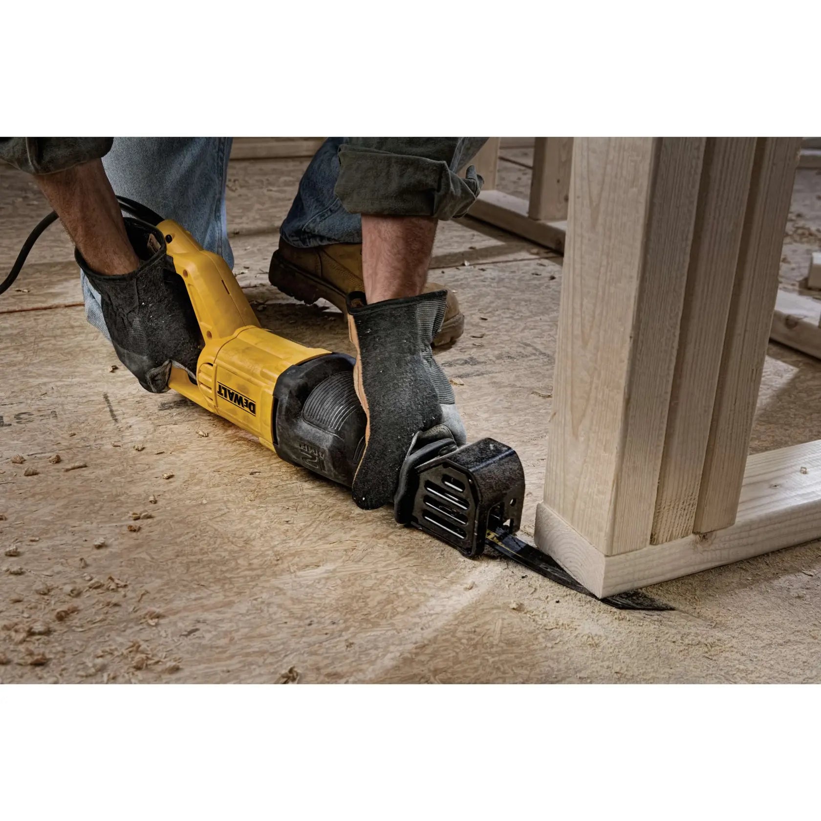 DeWalt DWE305 12 Amp Reciprocating Saw - image 8