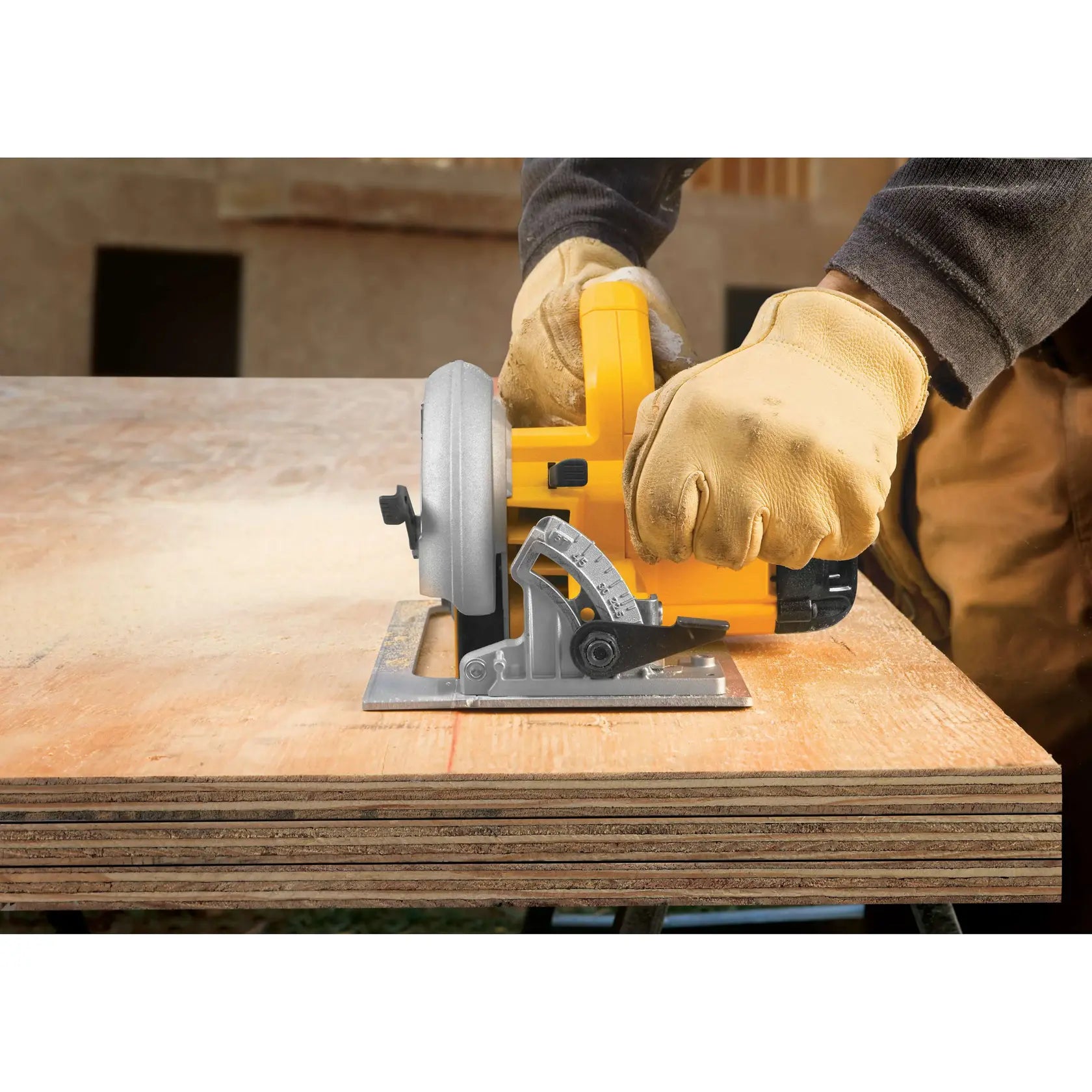DeWalt DWE575 7 1/4 in. Lightweight Circular Saw - image 10