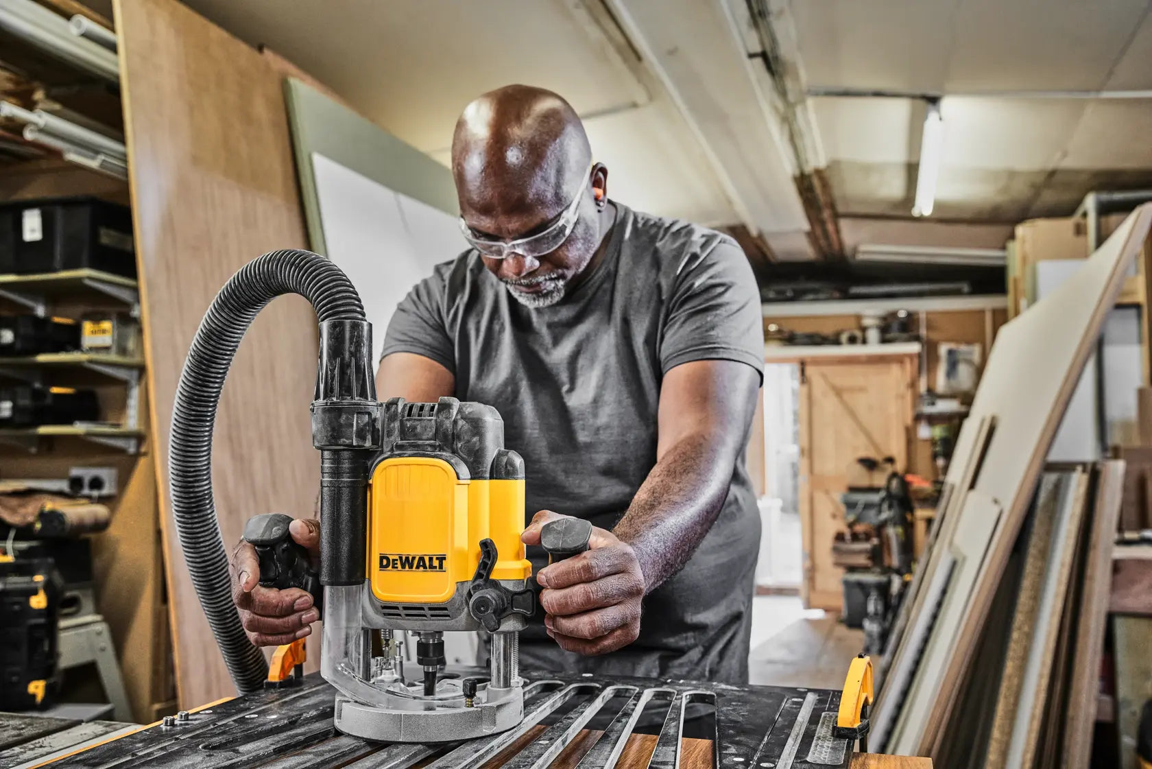 DeWalt DWE625 3 Peak HP Electronic Variable Speed Plunge Router - image 4
