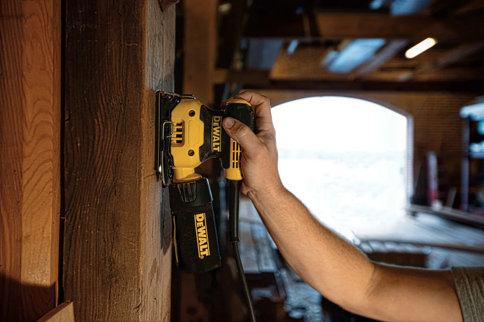 DeWalt DWE6411K 1/4-in. (6.4mm) Corded Electric Sheet Palm Grip Sander - image 7