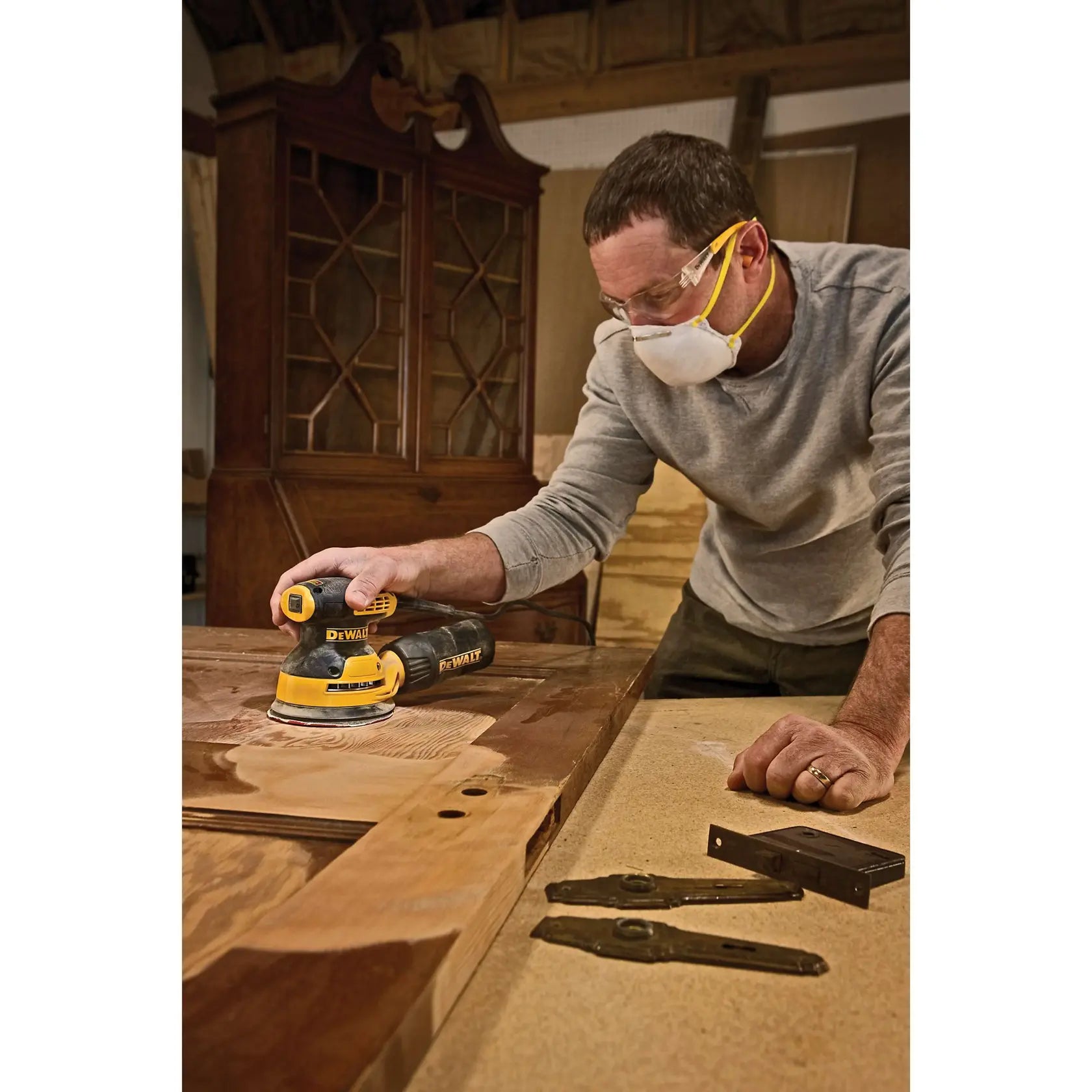 DeWalt DWE6421K 5 in. Single Speed Random Orbit Sander Kit - H&L Pad - image 7